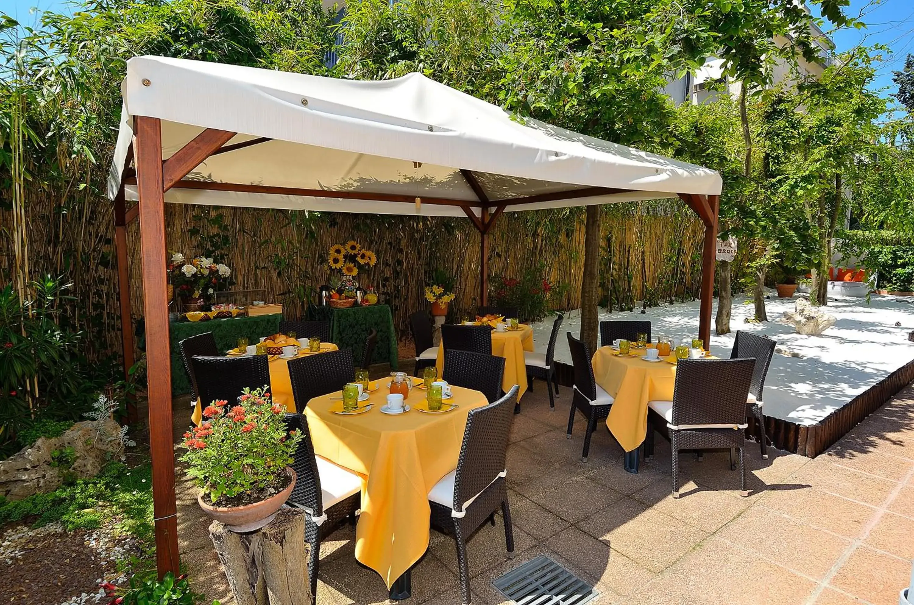 Restaurant/places to eat in Villa Angelica Restaurant/places to eat in Villa Angelica