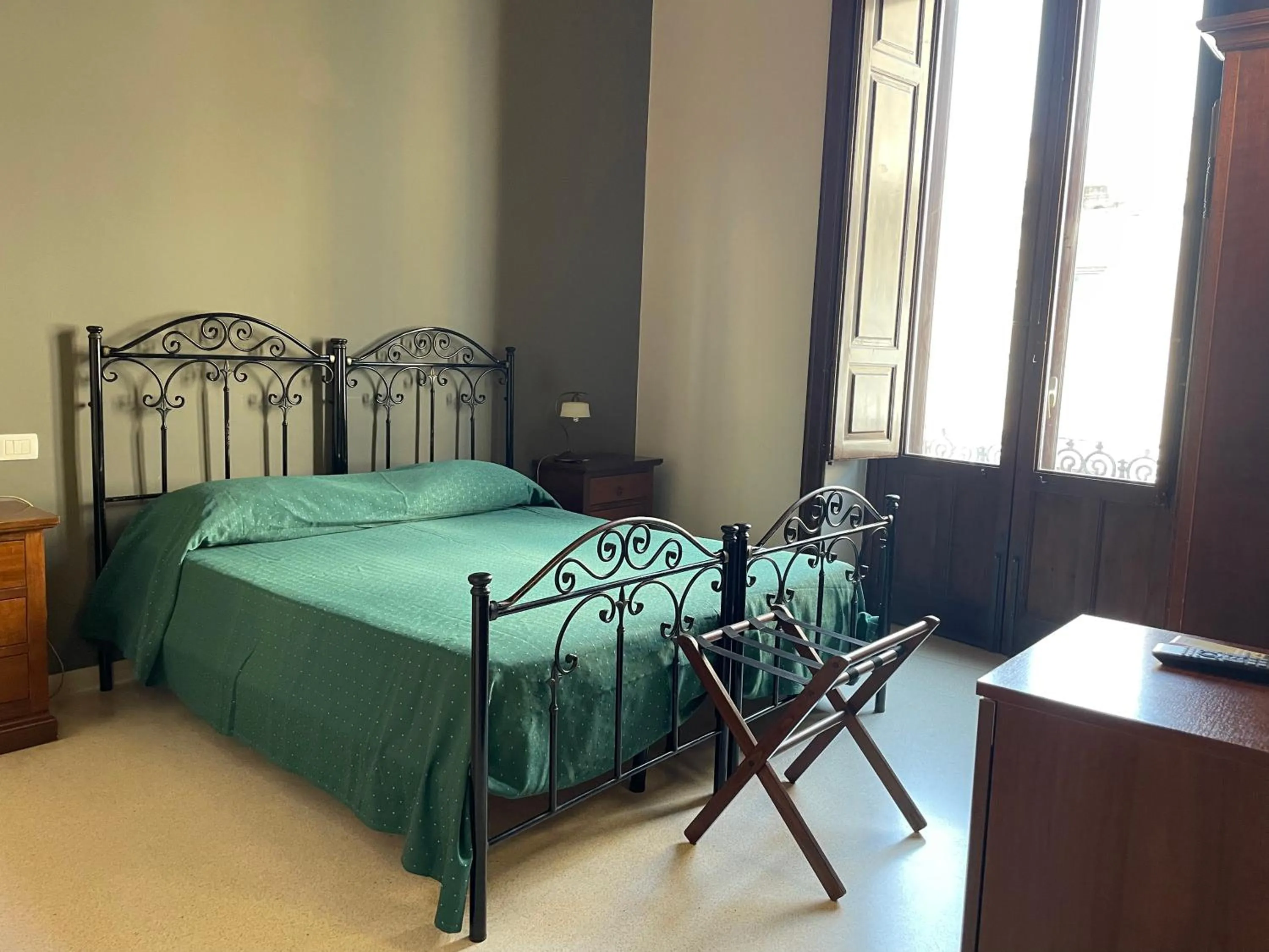 Property building, Bed in Sorella Luna