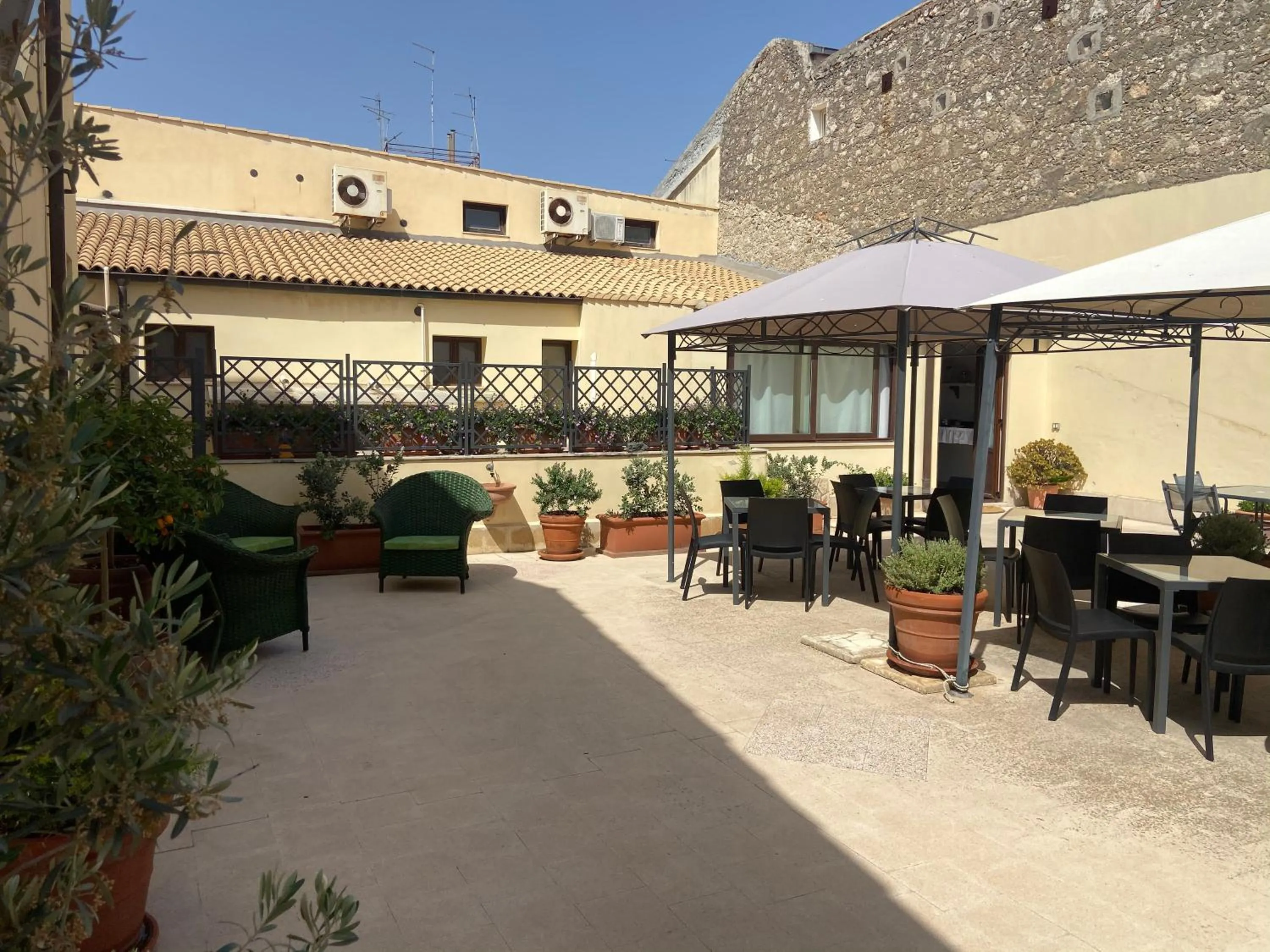 Patio in Sorella Luna