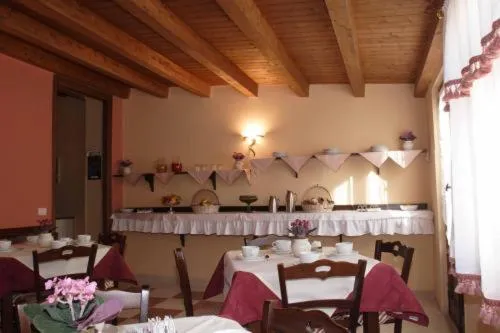 Restaurant/places to eat in Sorella Luna