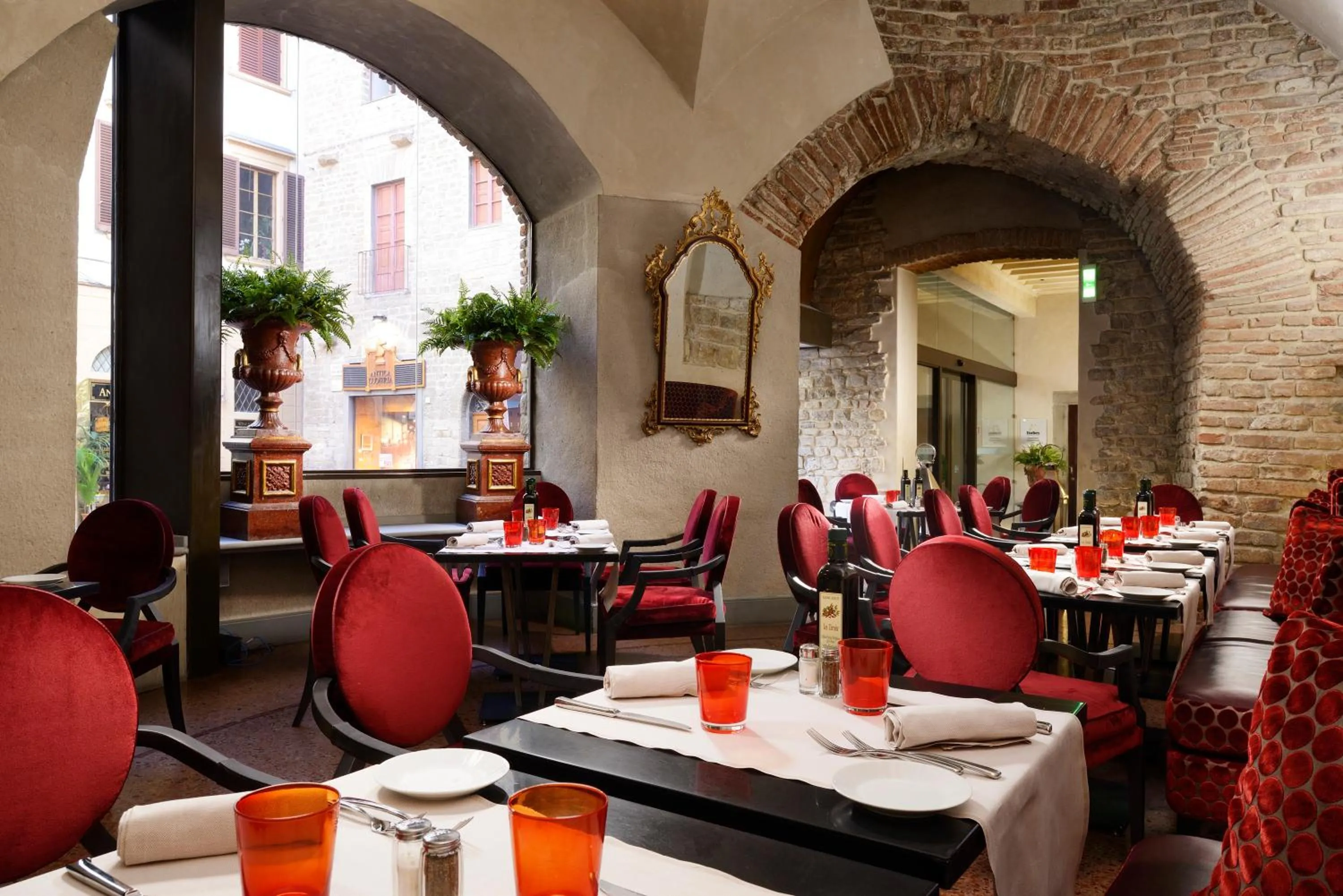 Restaurant/places to eat in Brunelleschi Hotel