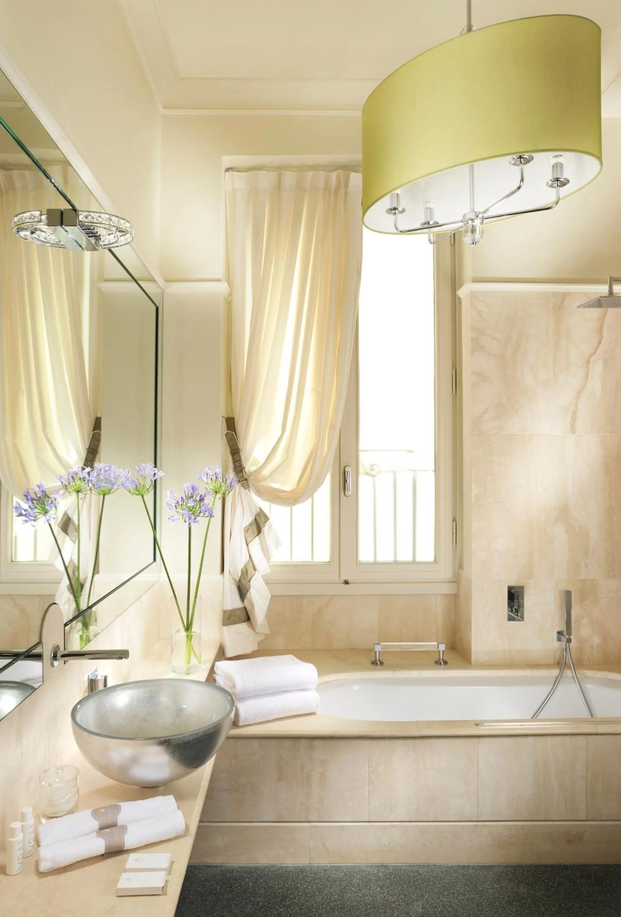 Bathroom in Brunelleschi Hotel