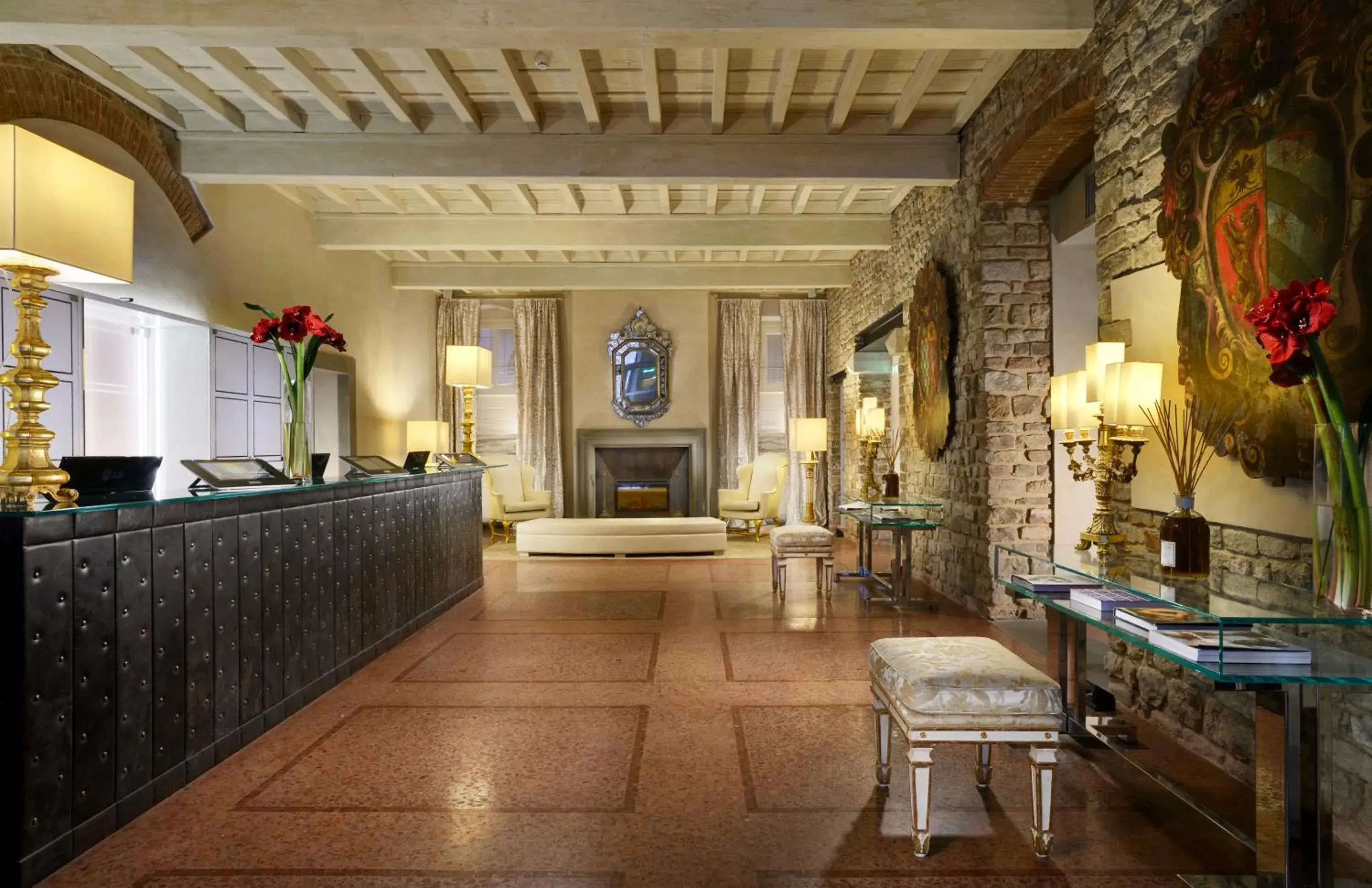 Lobby or reception in Brunelleschi Hotel Lobby or reception in Brunelleschi Hotel