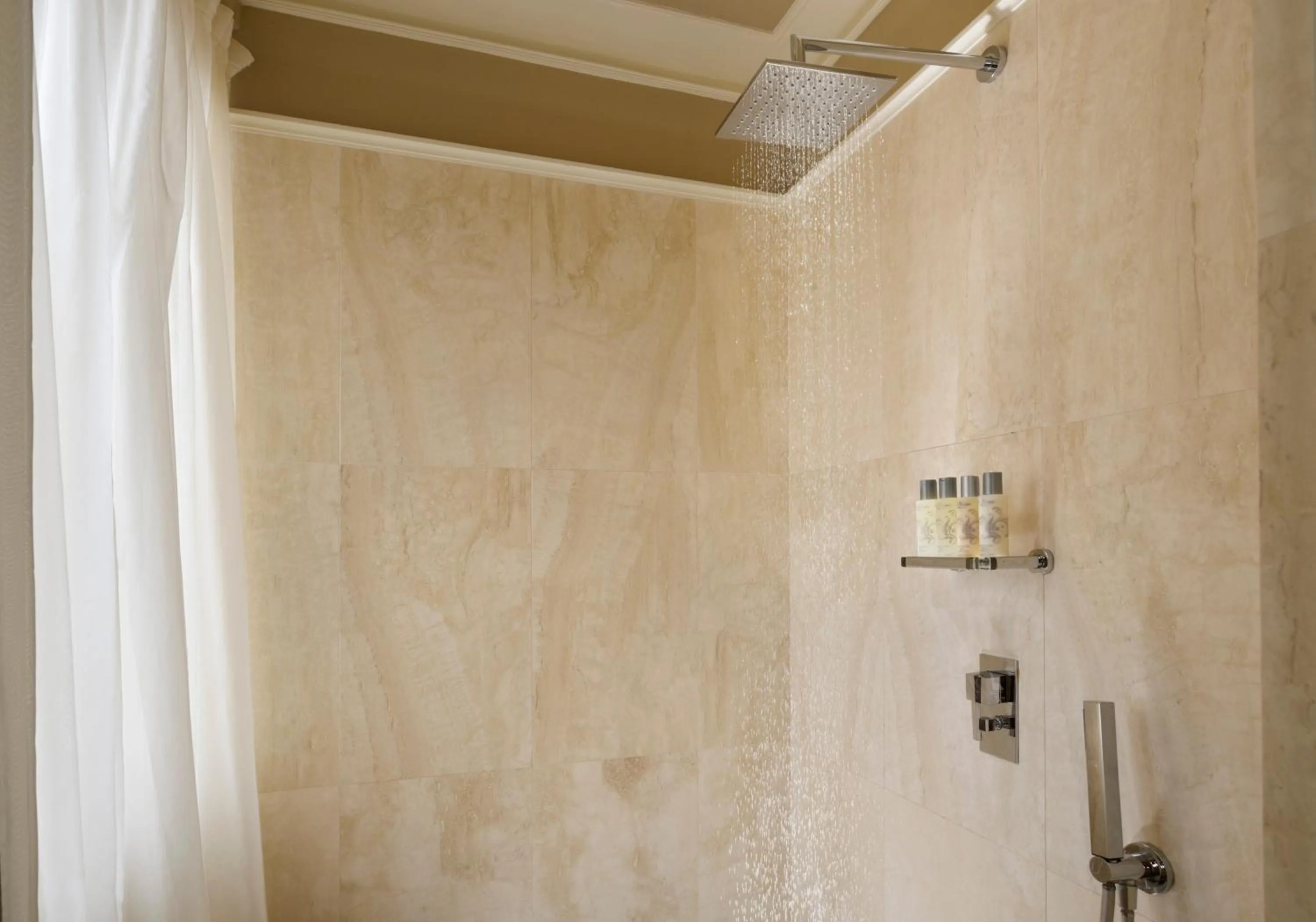 Bathroom in Brunelleschi Hotel