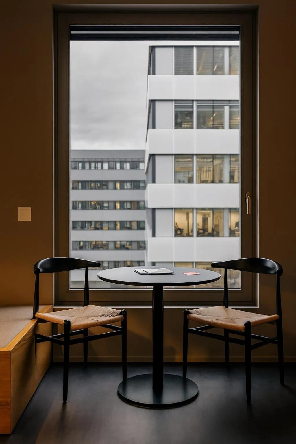Dining area in City Pop 2Night Basel - Self check-in