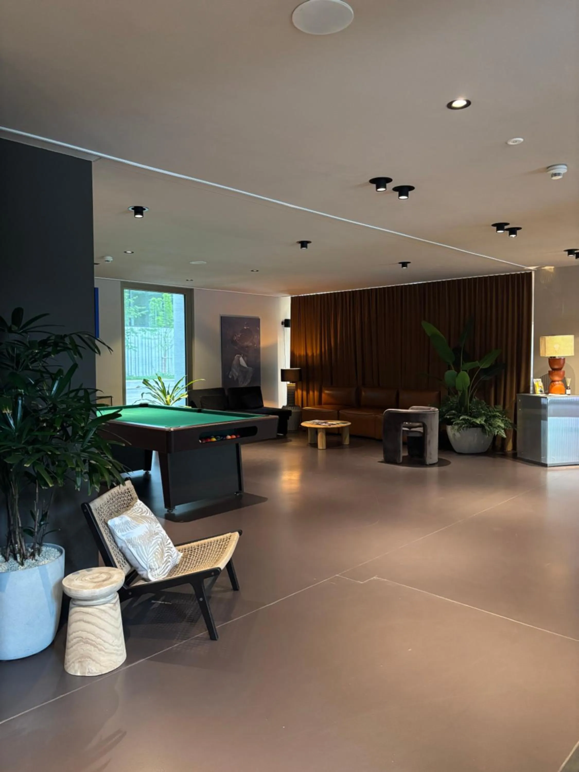 Seating area in City Pop 2Night Basel - Self check-in