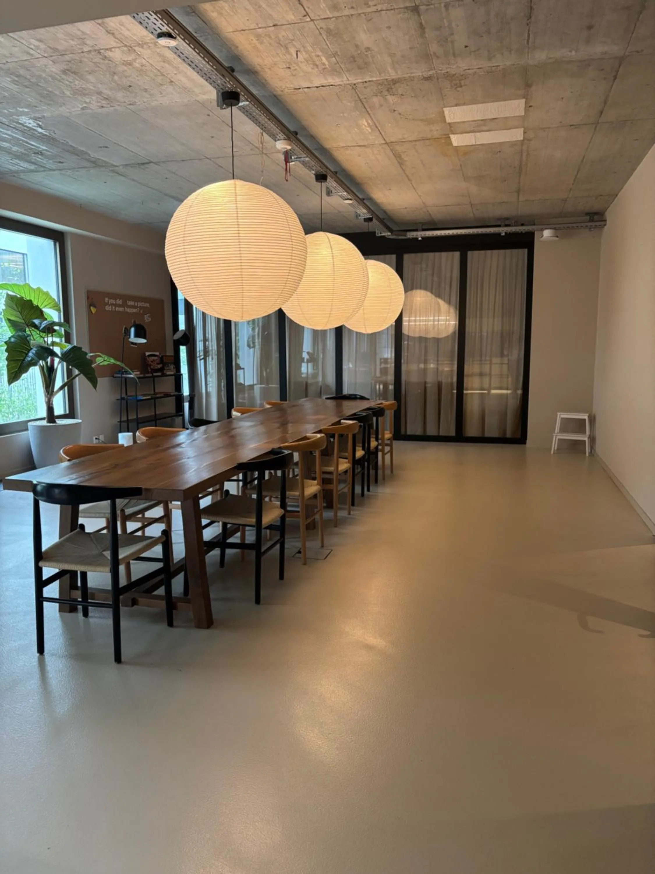 Seating area in City Pop 2Night Basel - Self check-in