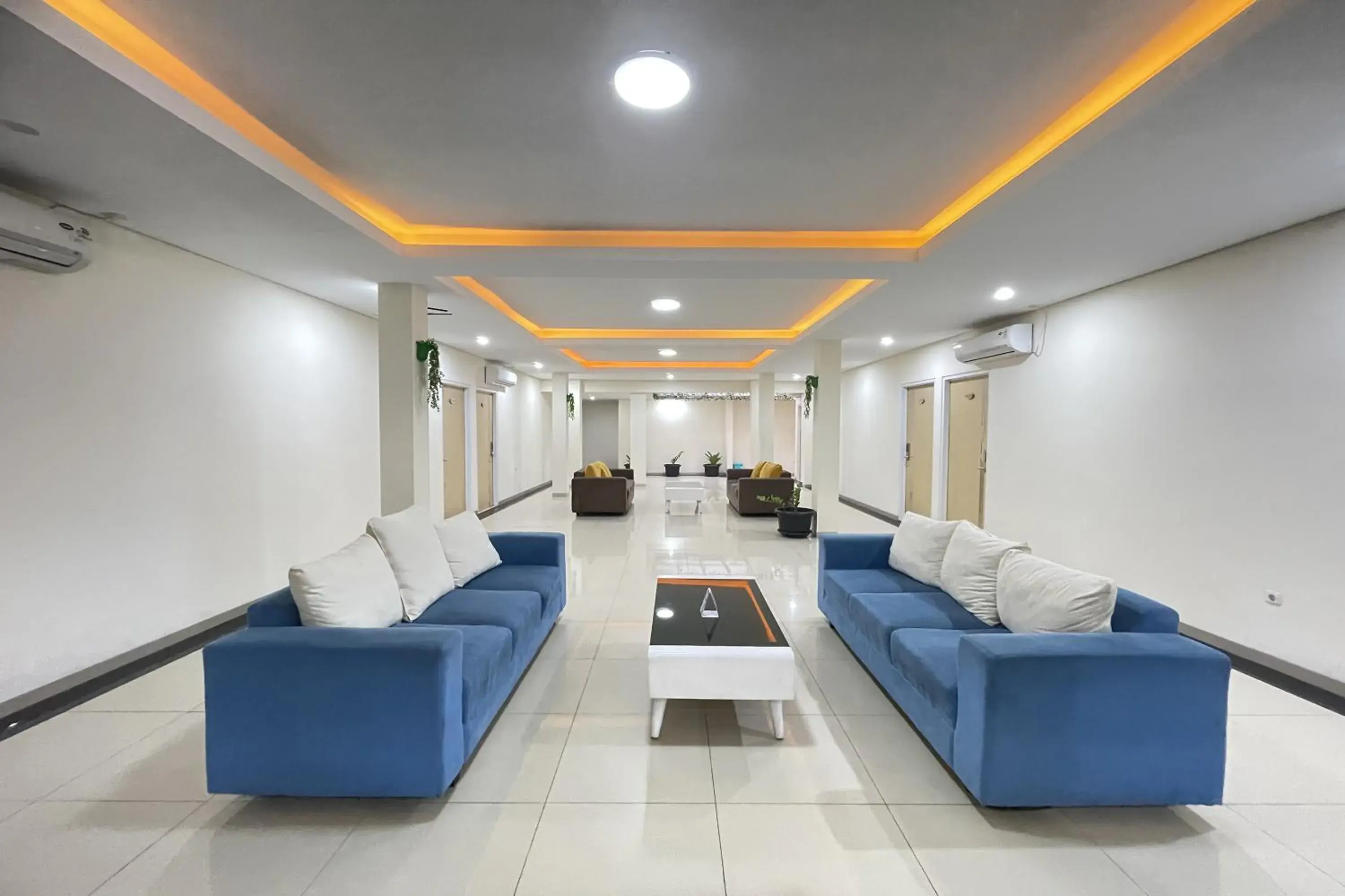 Lobby or reception in Hotel Lengkong 2 Lobby or reception in Hotel Lengkong 2