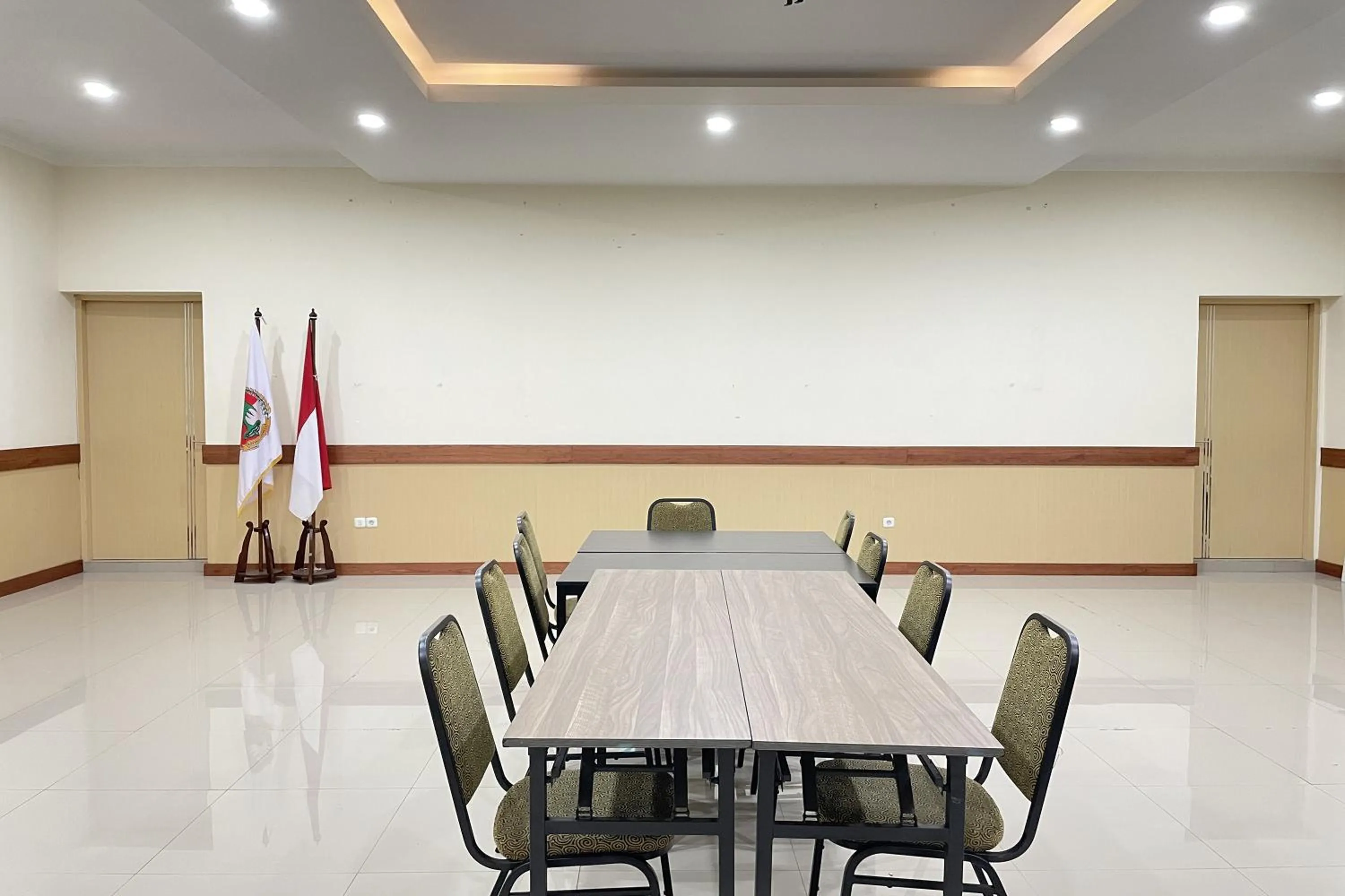 Meeting/conference room in Hotel Lengkong 2