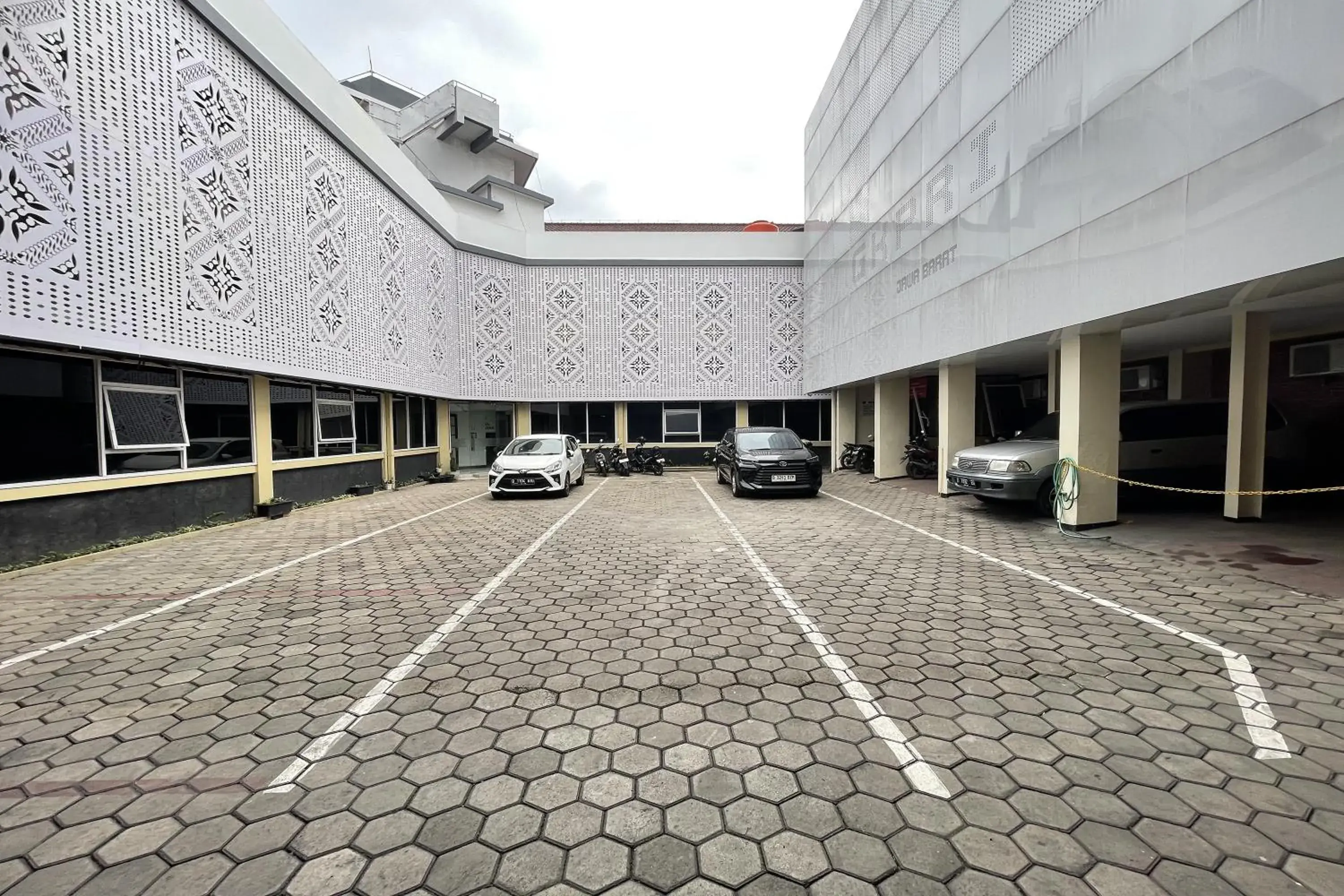 Property building in Hotel Lengkong 2 Property building in Hotel Lengkong 2