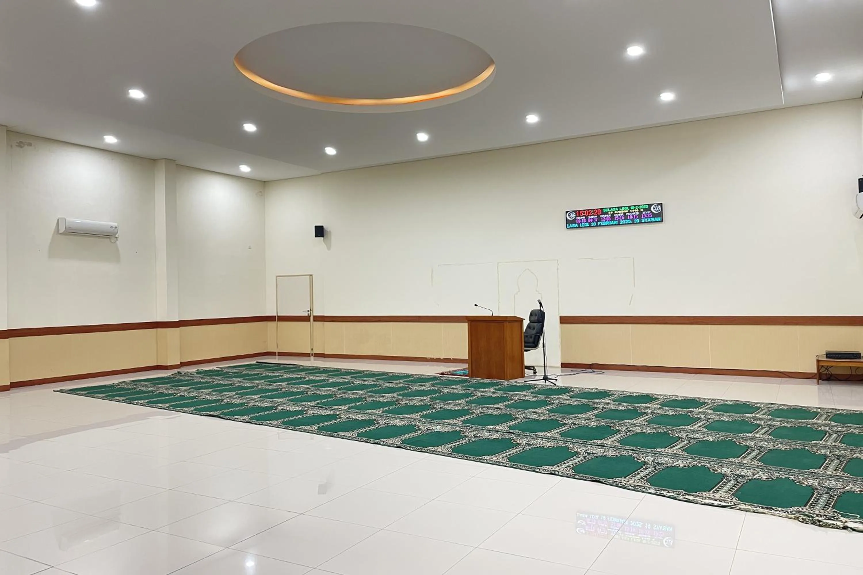 Area and facilities in Hotel Lengkong 2