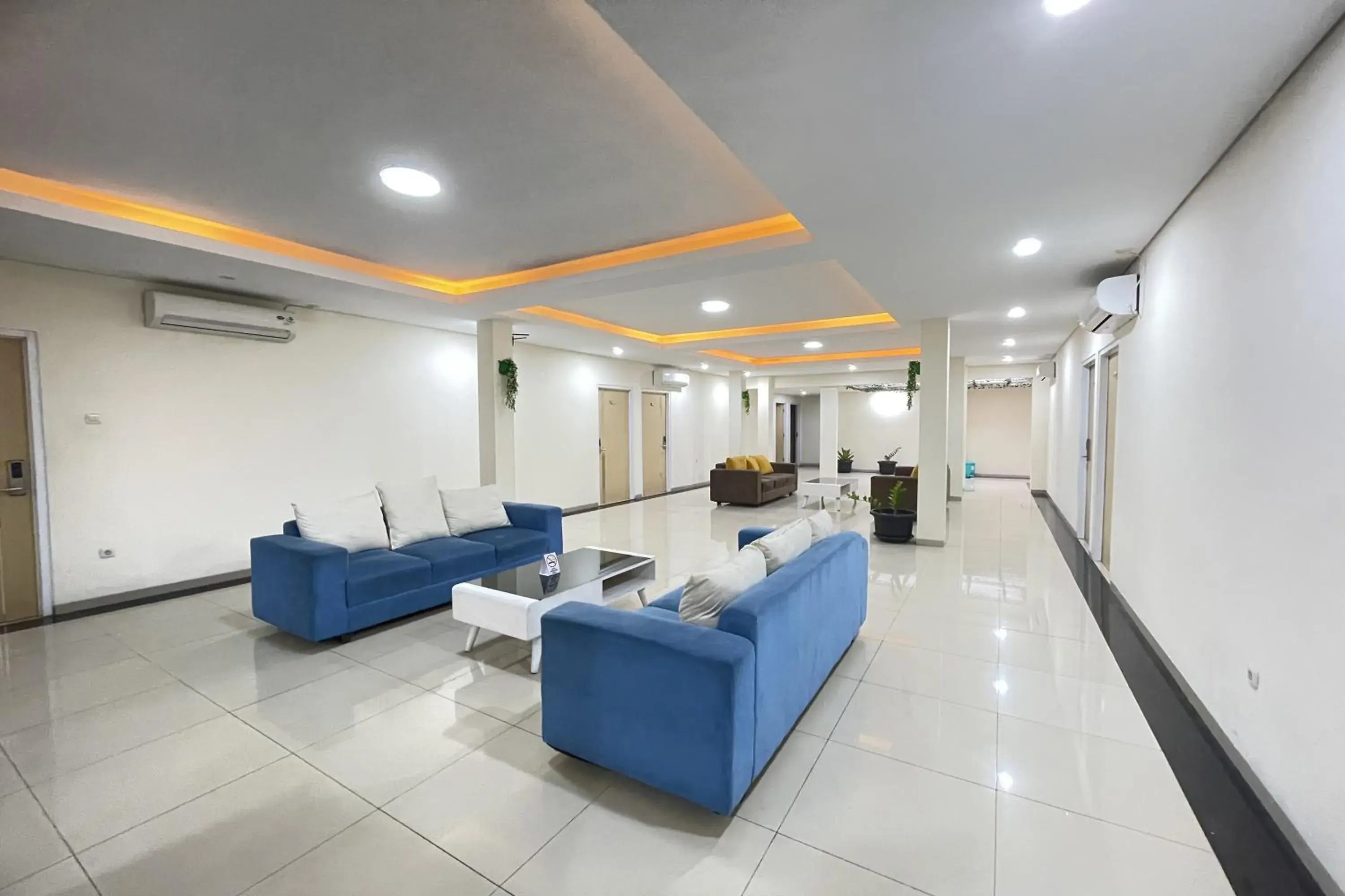 Lobby or reception in Hotel Lengkong 2 Lobby or reception in Hotel Lengkong 2