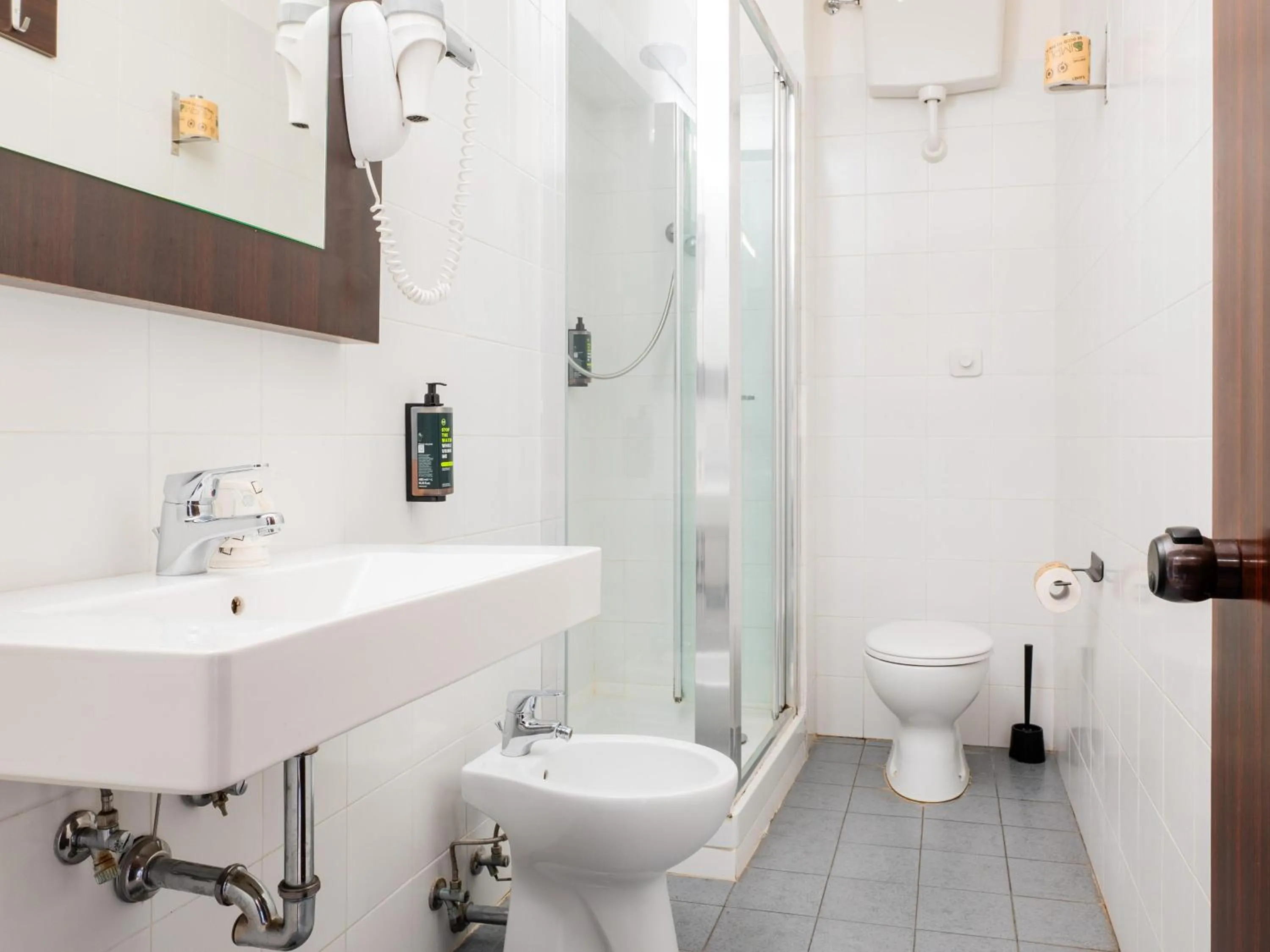 Photo of the whole room in B&B Hotel Trieste