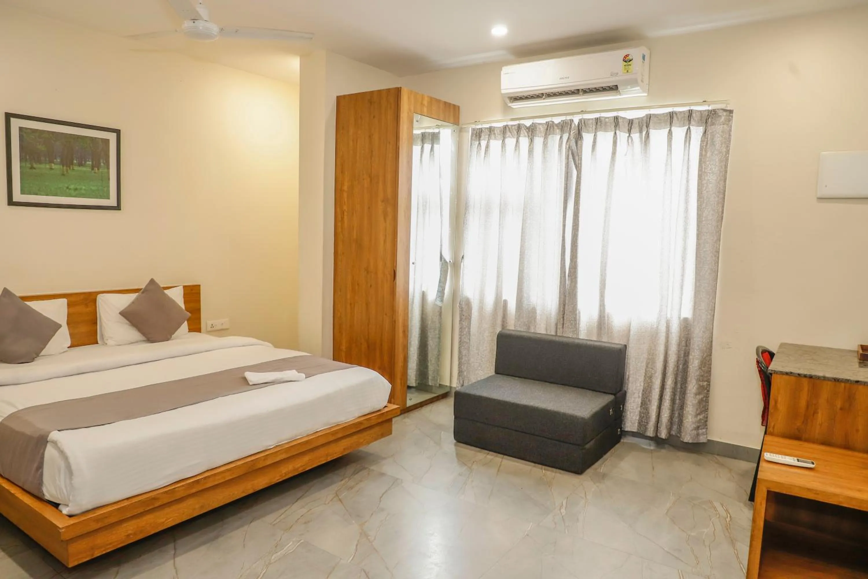 Bed in Grey House Inn