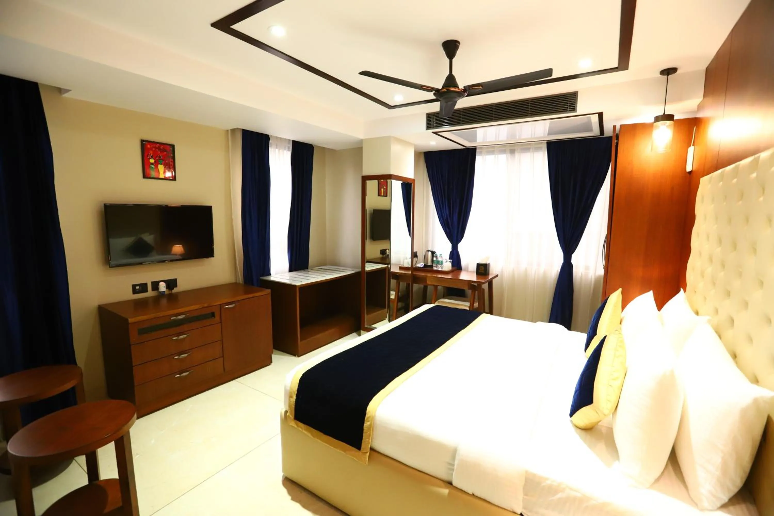 Photo of the whole room, Bed in Sanca International Hotel in Patel Nagar Delhi