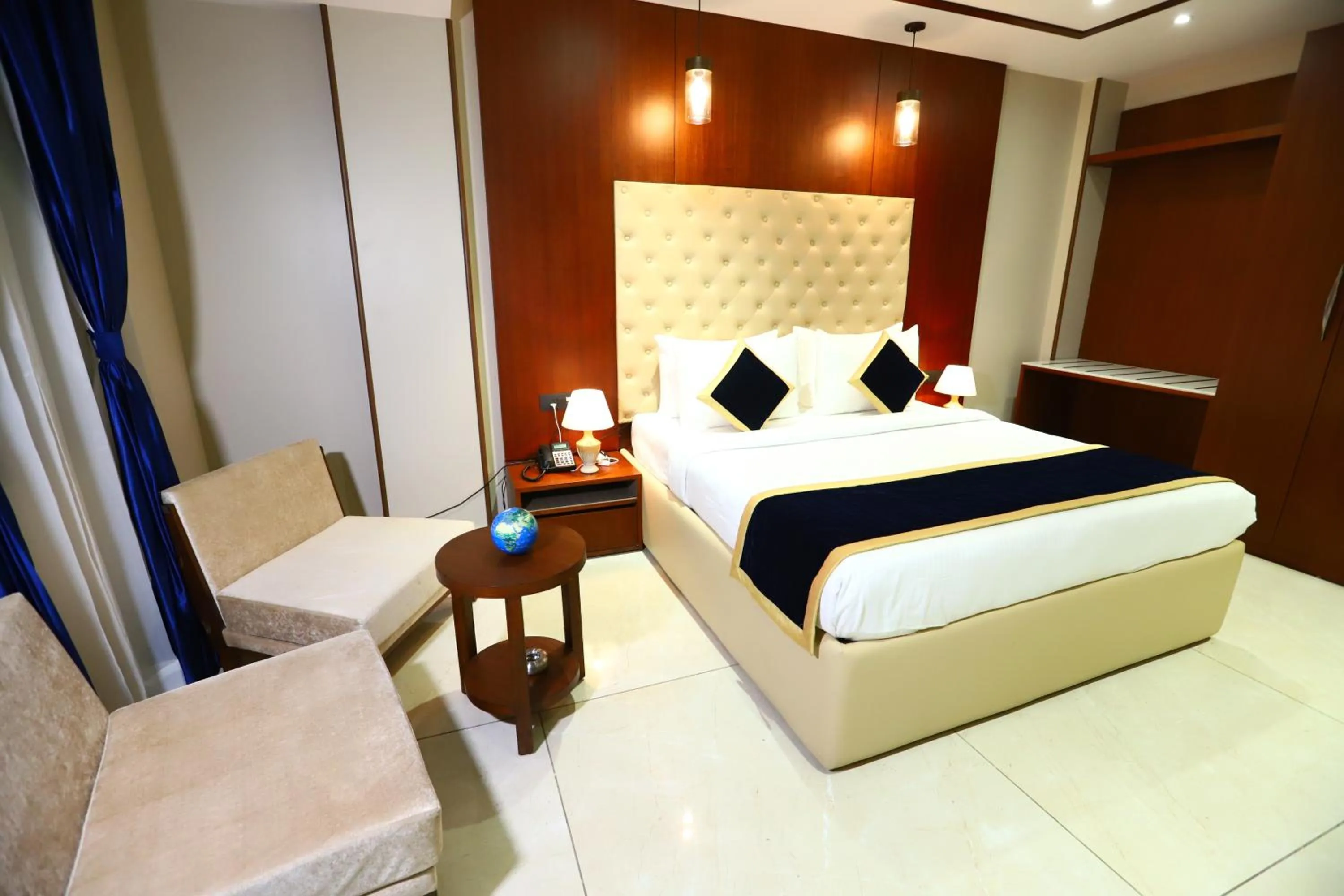 Photo of the whole room, Bed in Sanca International Hotel in Patel Nagar Delhi