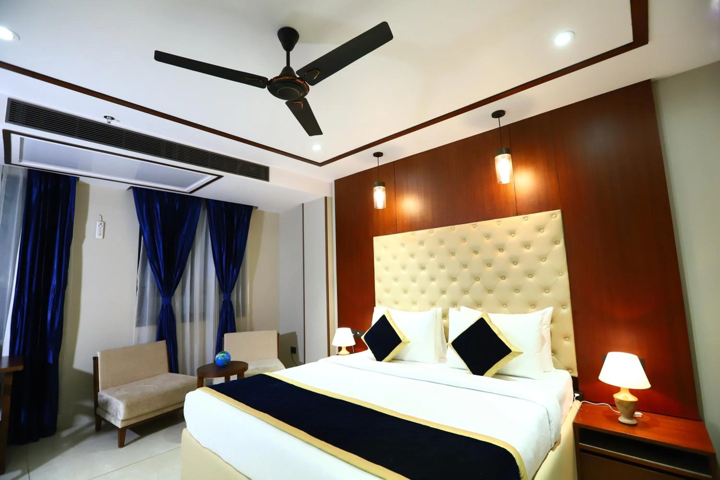 Bed in Sanca International Hotel in Patel Nagar Delhi