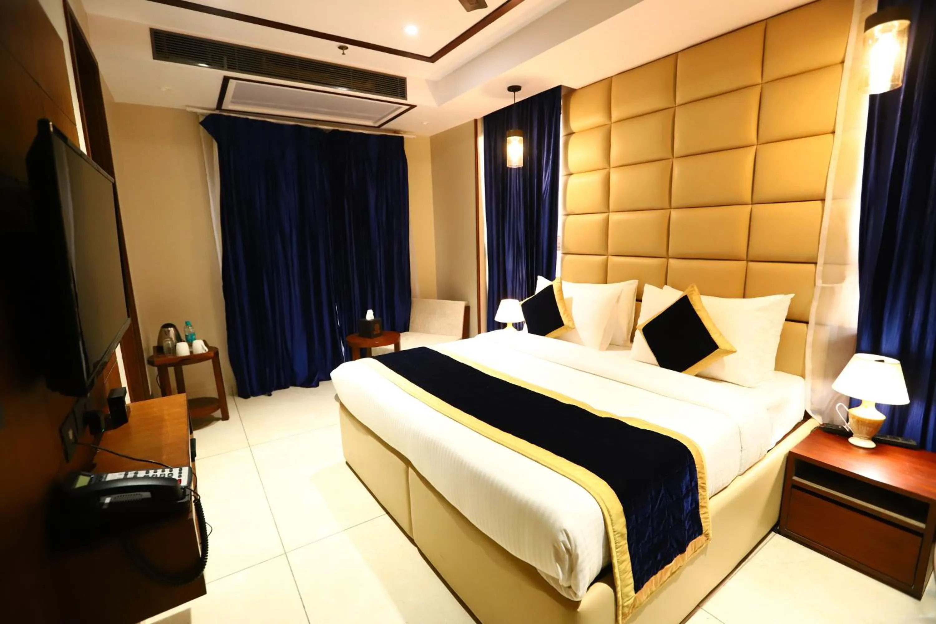 Photo of the whole room, Bed in Sanca International Hotel in Patel Nagar Delhi