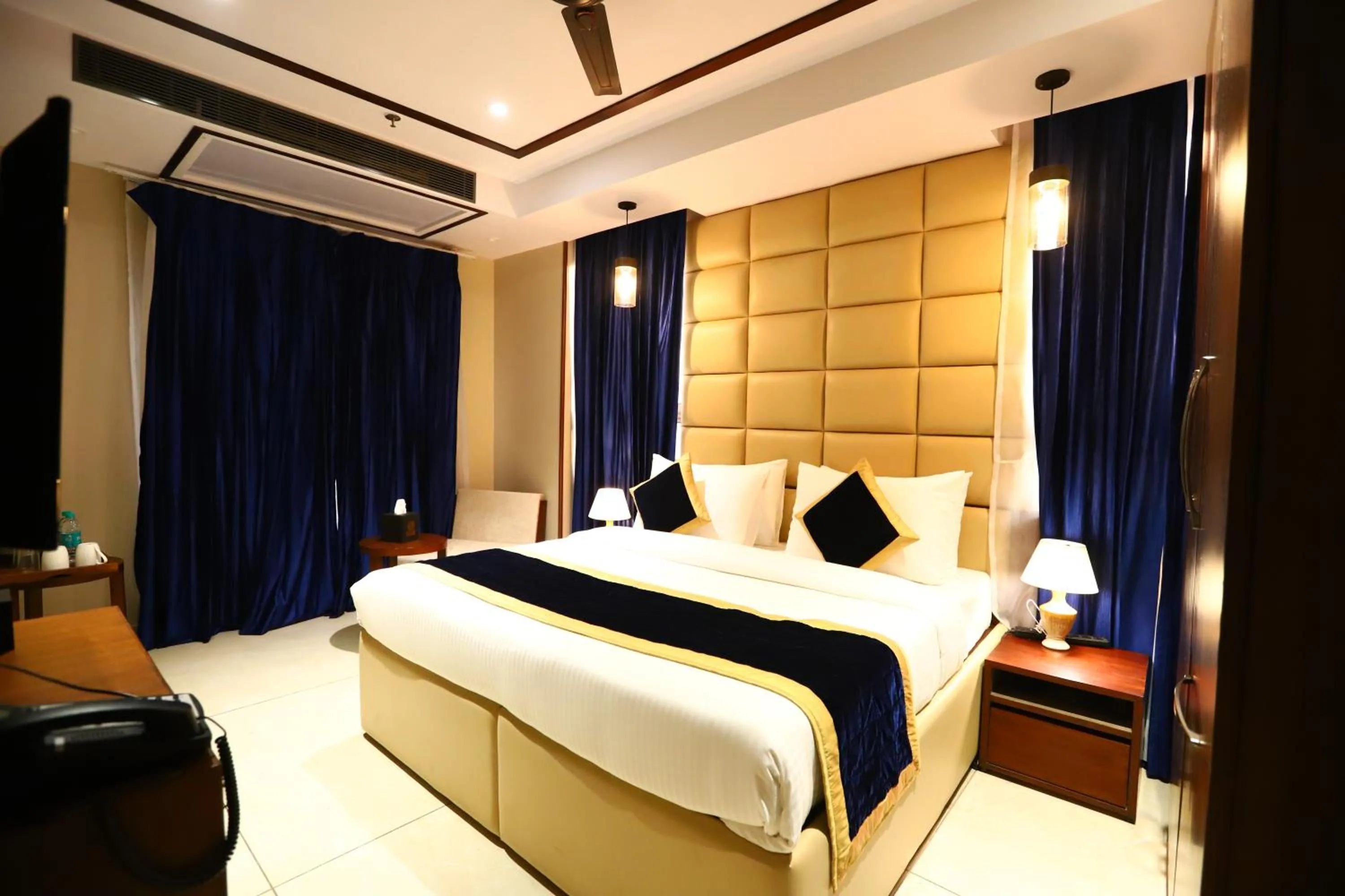 Bed in Sanca International Hotel in Patel Nagar Delhi