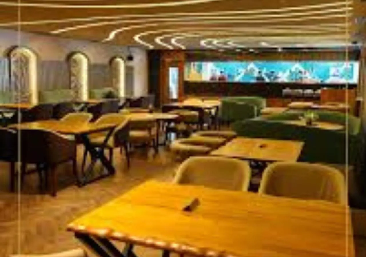 Restaurant/places to eat in The Kings Park Grand-Near US Consulate