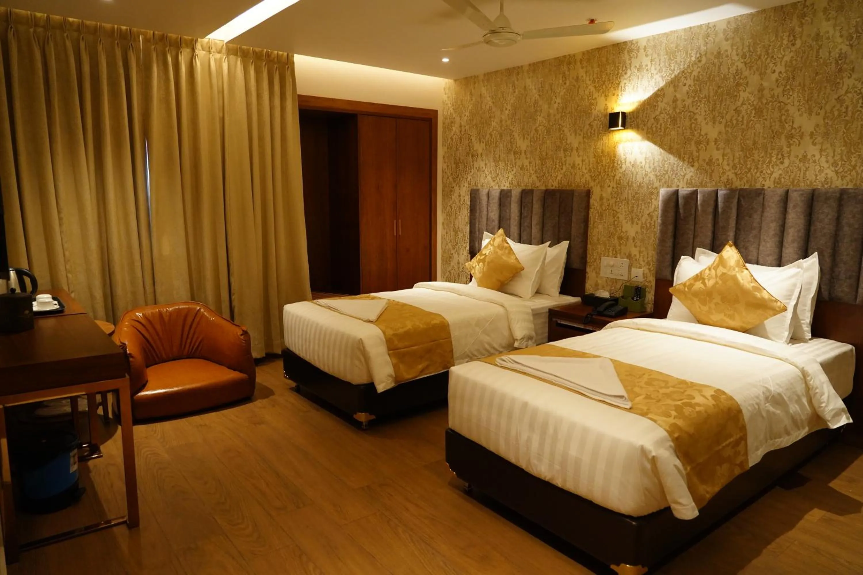 Bed in The Kings Park Grand-Near US Consulate