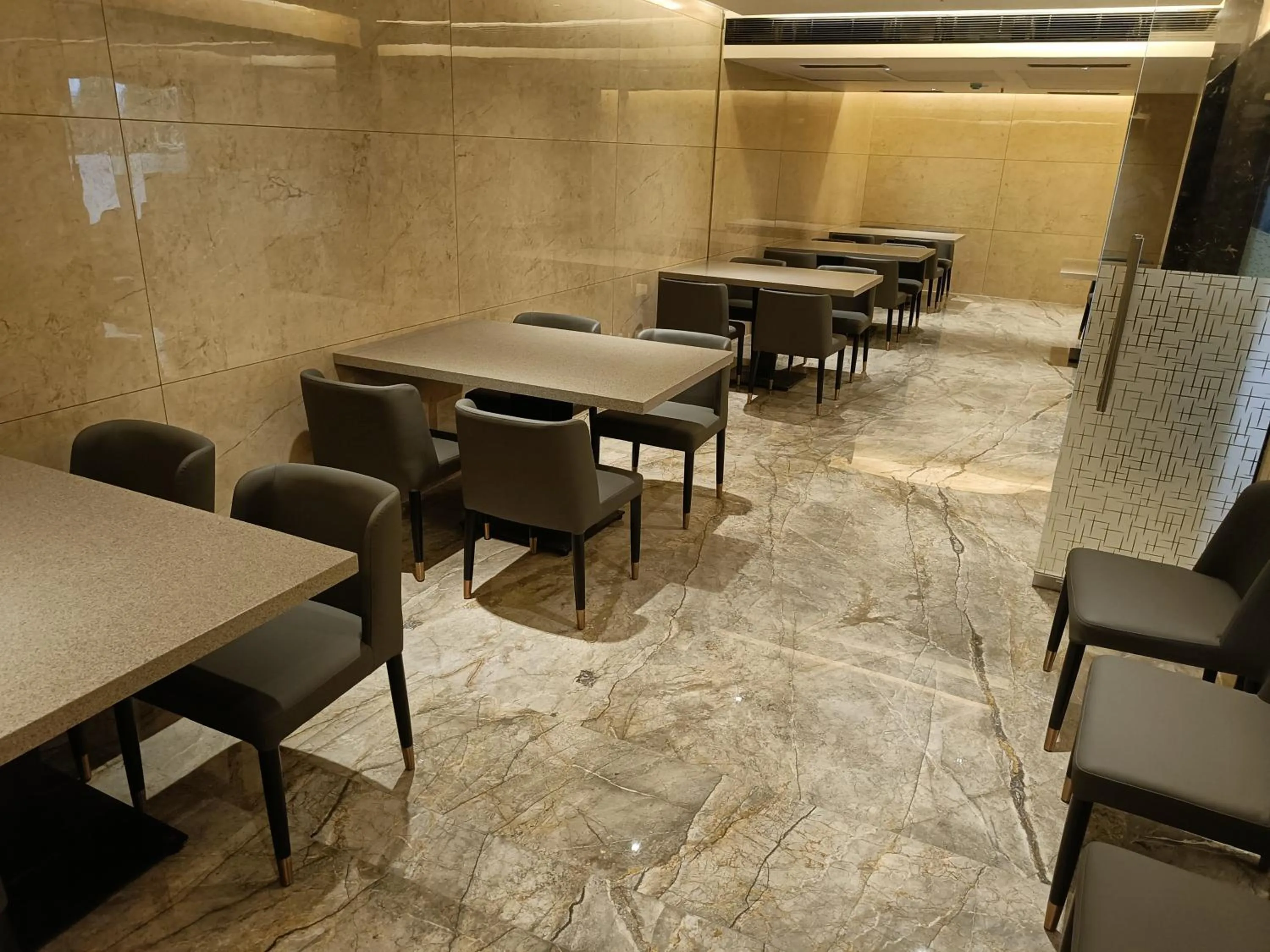 Breakfast in The Kings Park Grand-Near US Consulate