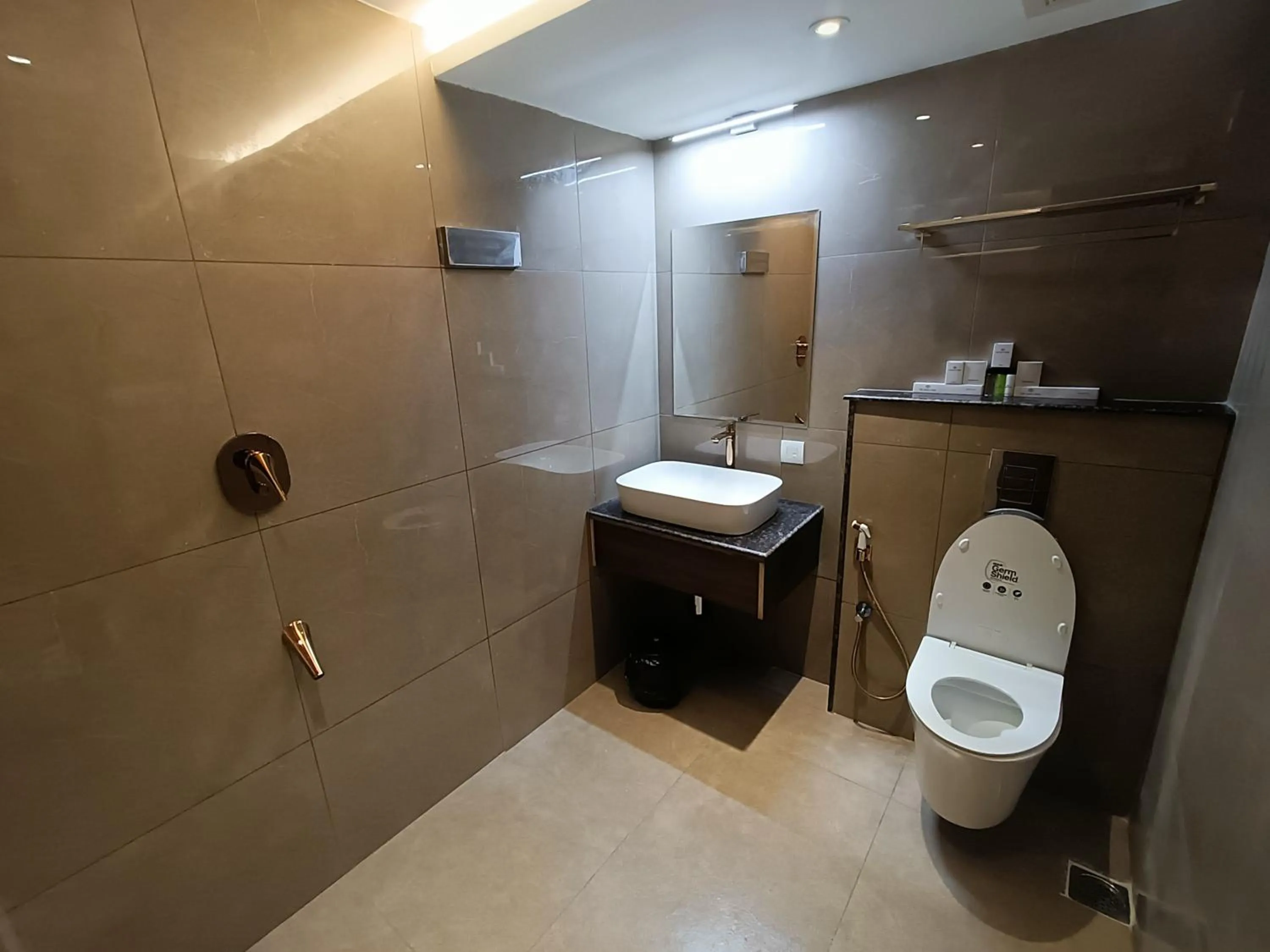 Bathroom in The Kings Park Grand-Near US Consulate