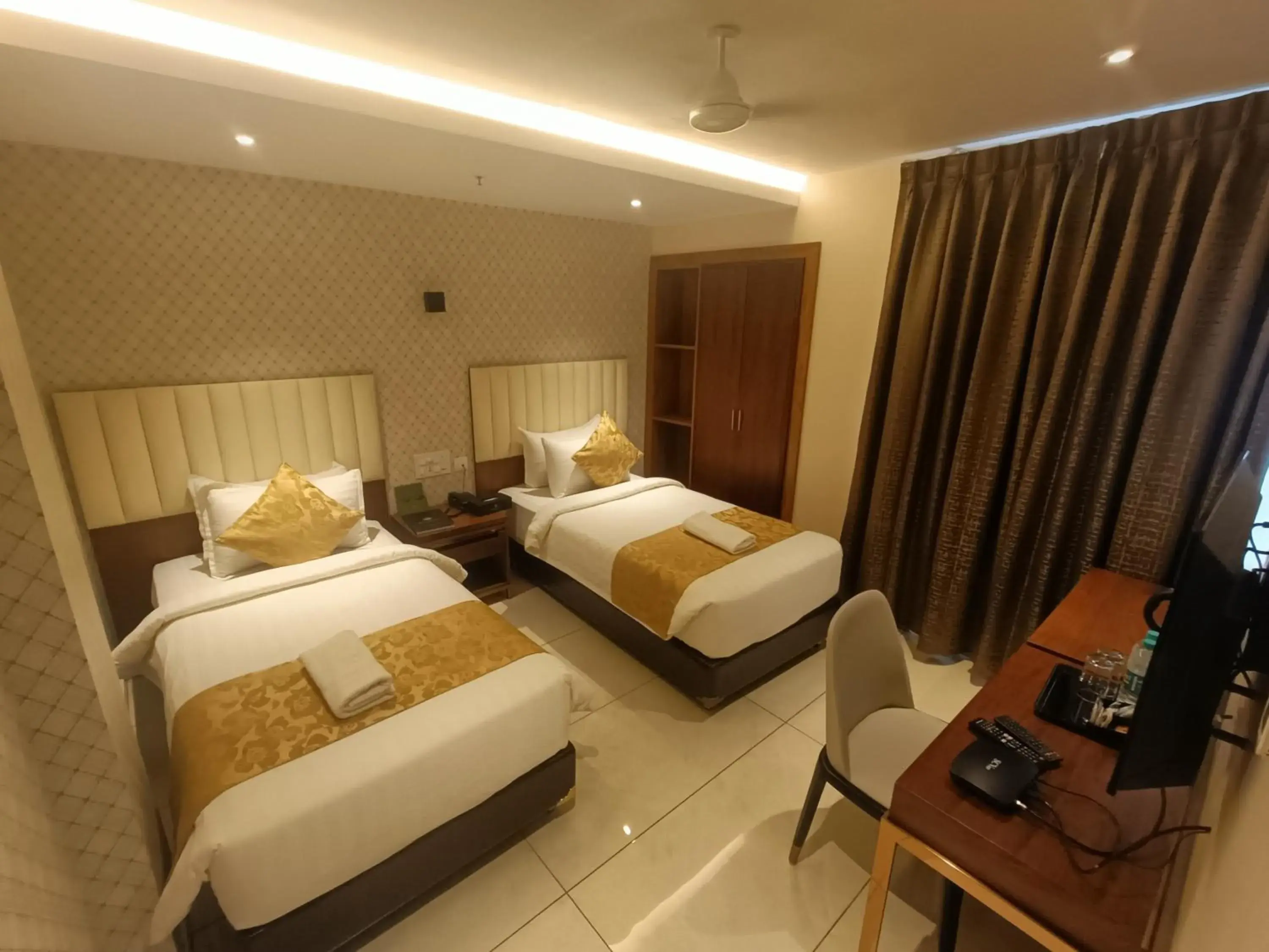 Standard Twin Room in The Kings Park Grand-Near US Consulate Standard Twin Room in The Kings Park Grand-Near US Consulate