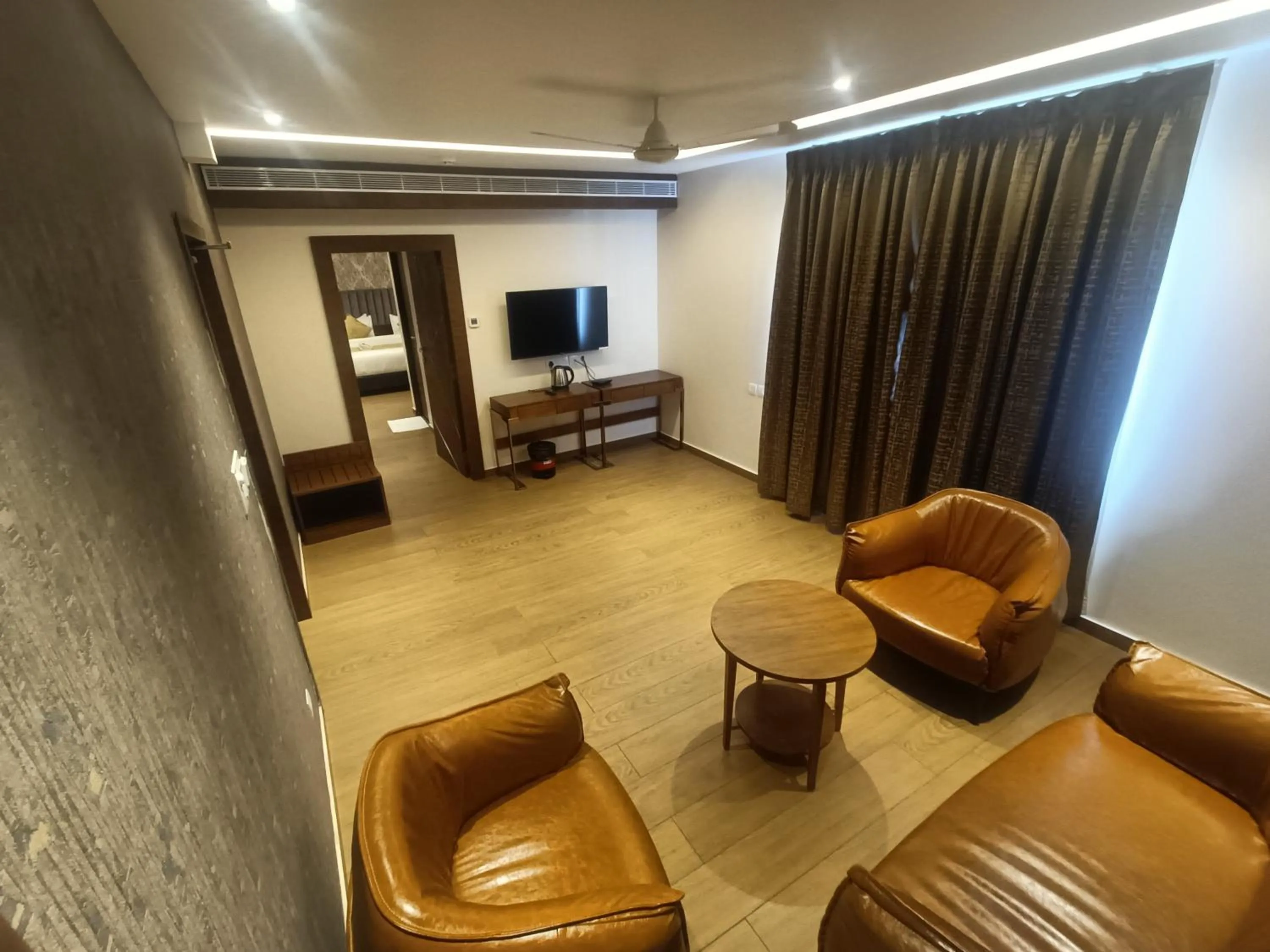 TV and multimedia in The Kings Park Grand-Near US Consulate