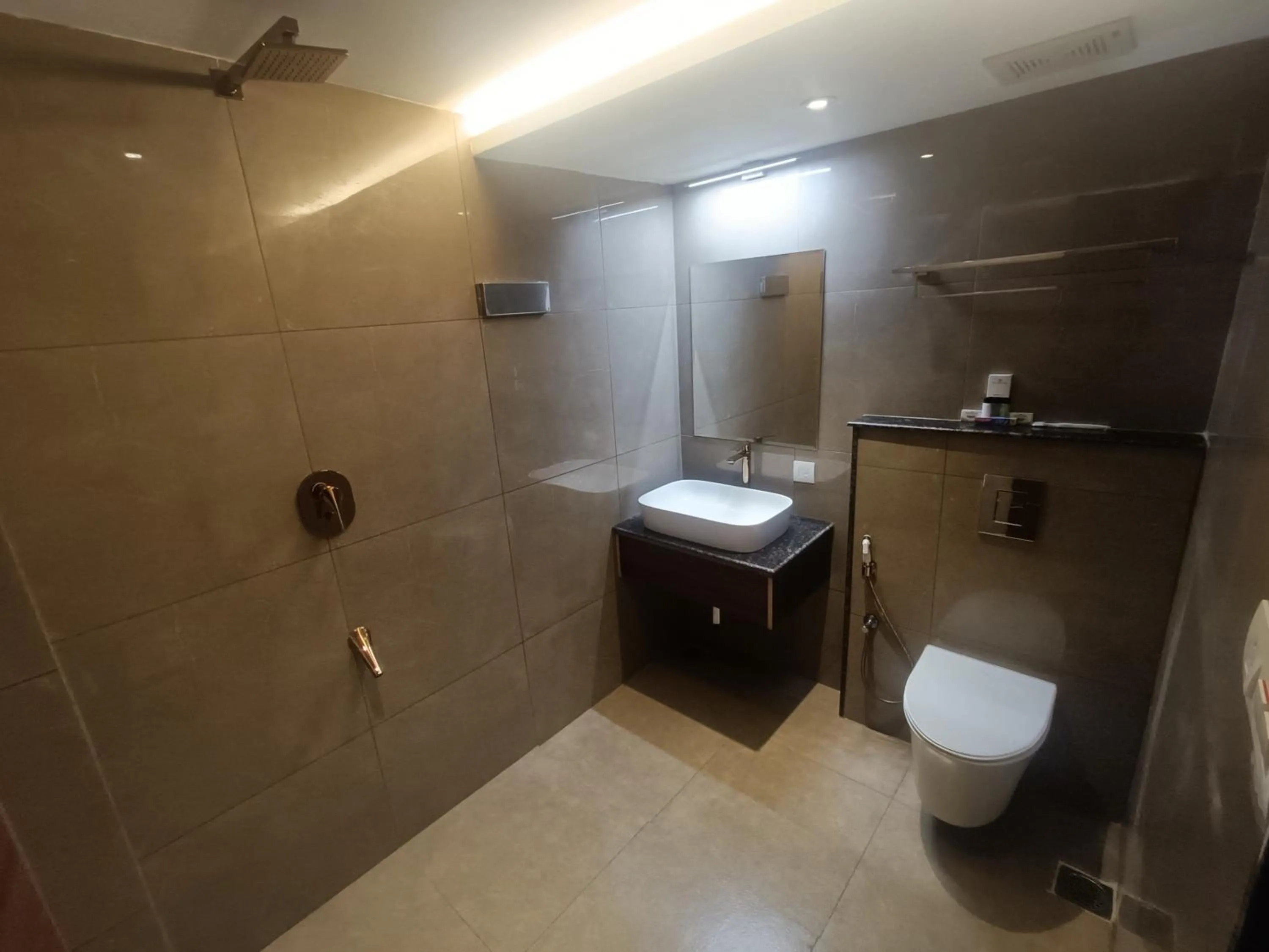 Bathroom in The Kings Park Grand-Near US Consulate