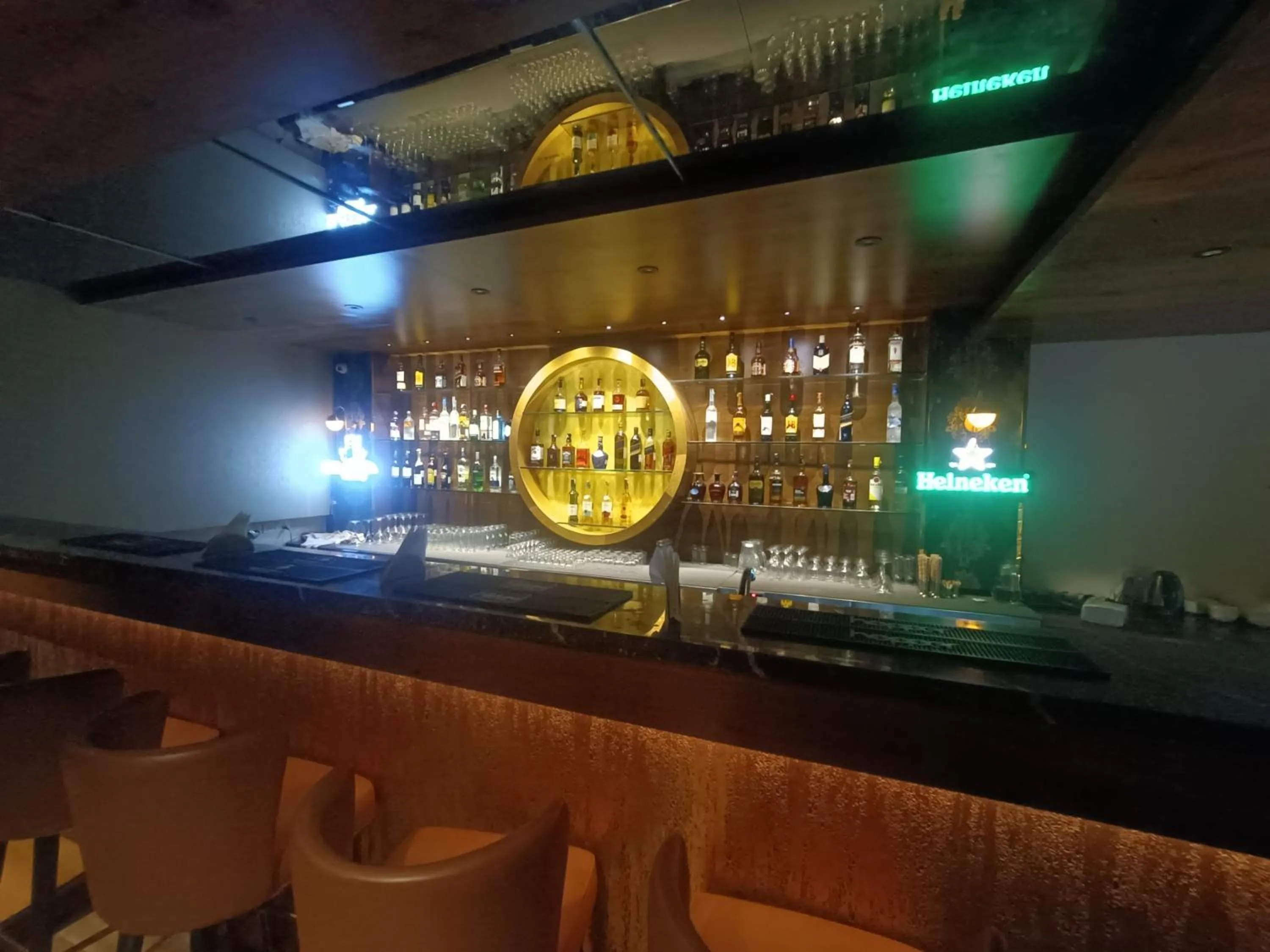 Lounge or bar in The Kings Park Grand-Near US Consulate