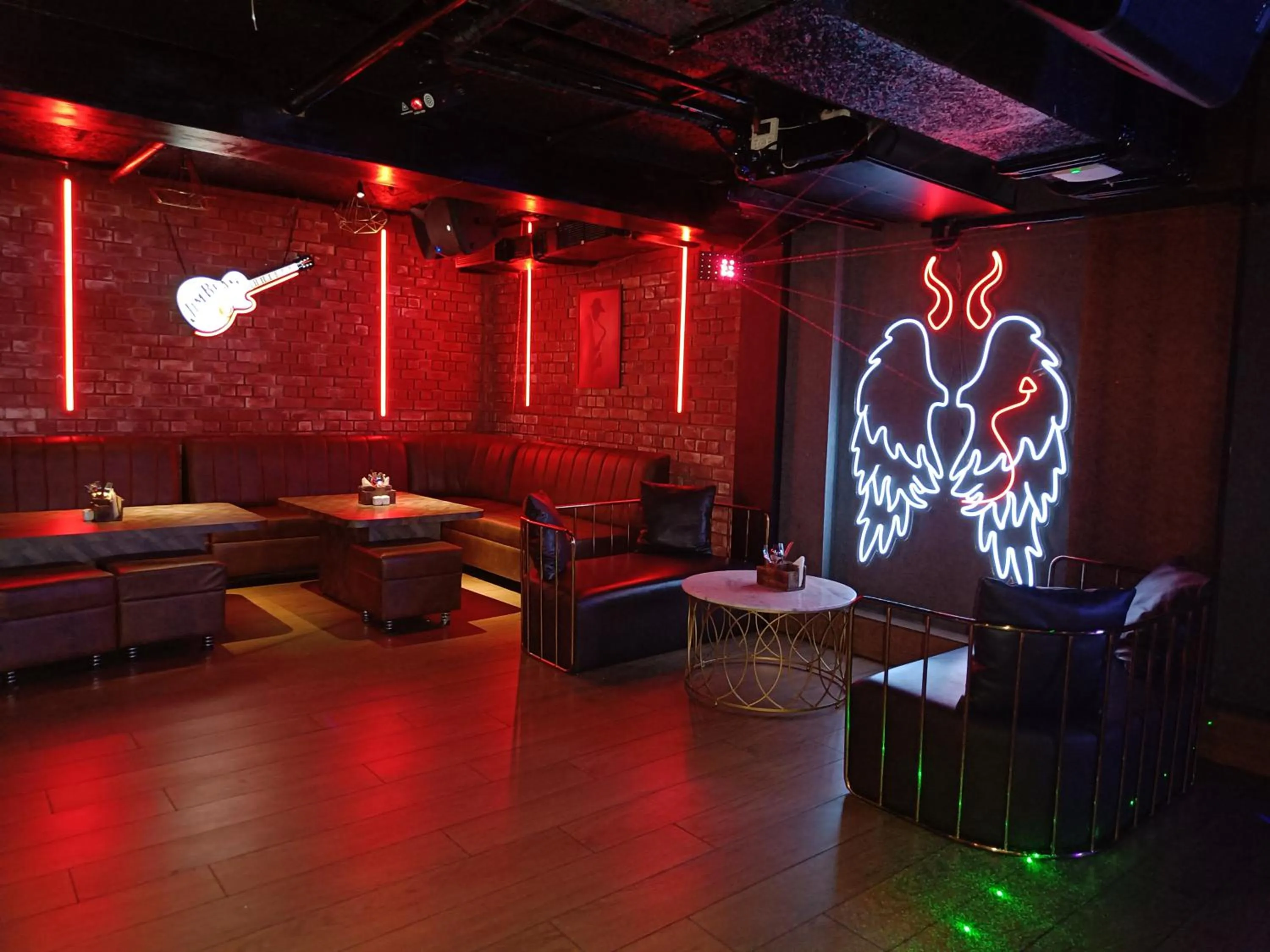 Nightclub / DJ in The Kings Park Grand-Near US Consulate