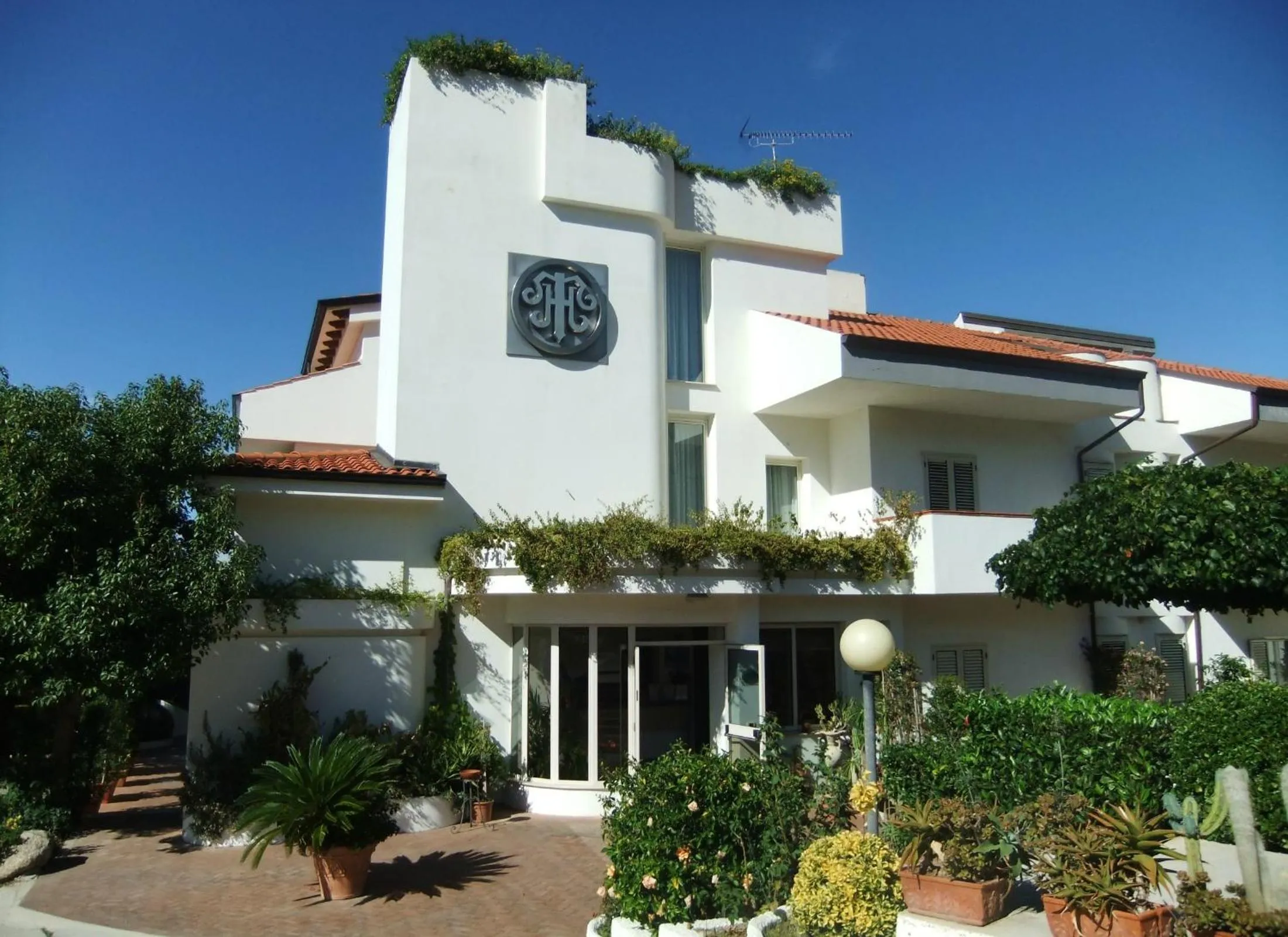 Facade/entrance in Hotel Tirreno