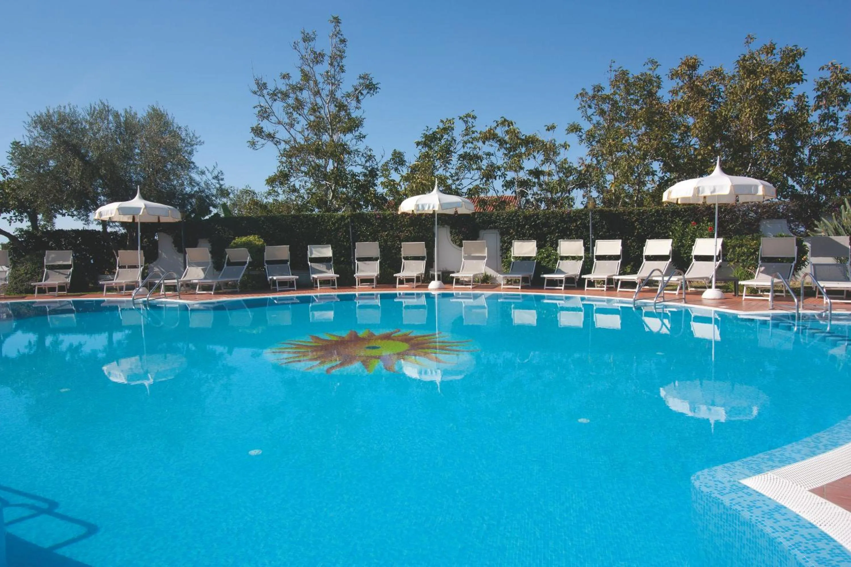 Swimming pool in Hotel Tirreno
