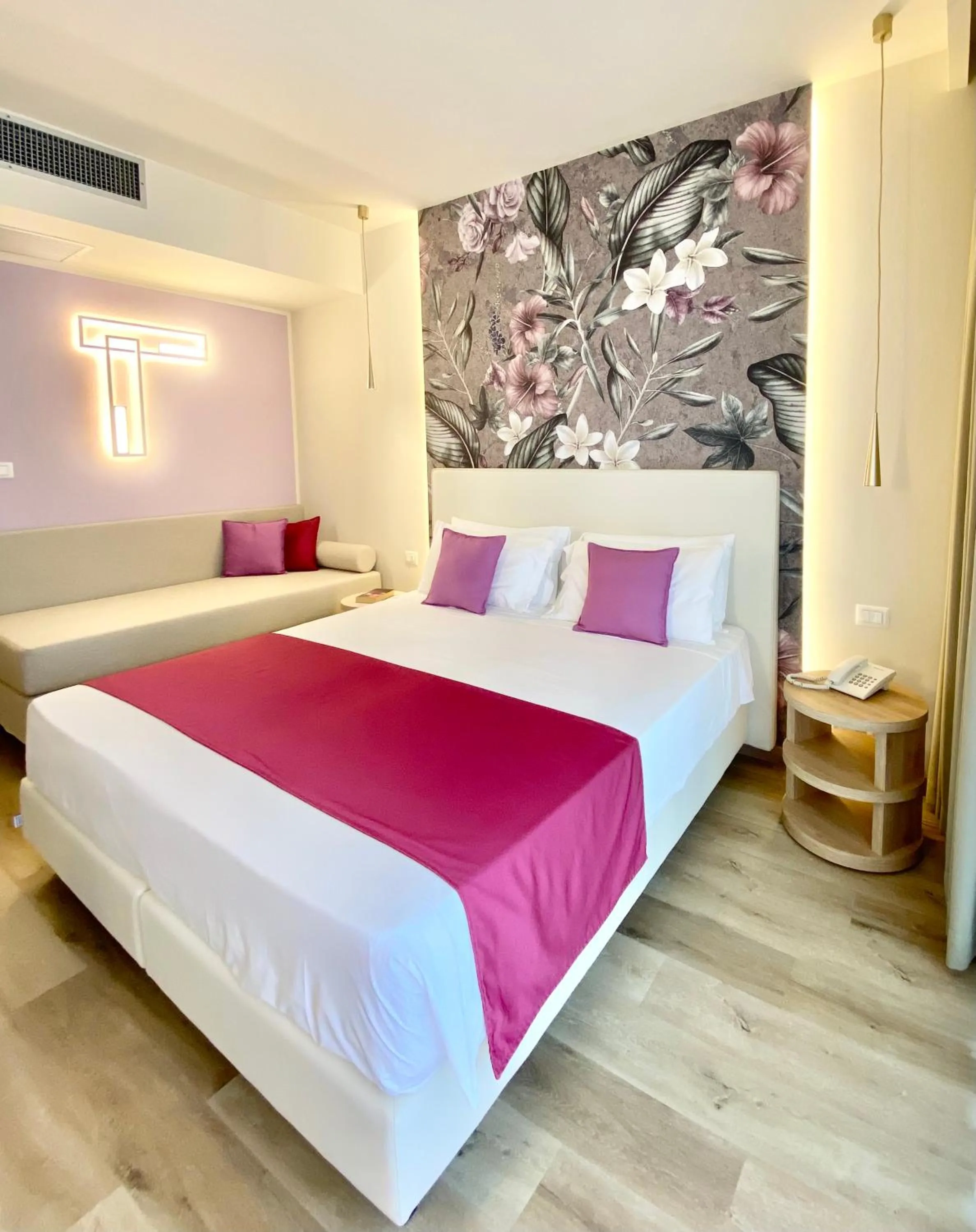 Photo of the whole room, Bed in Hotel Tirreno