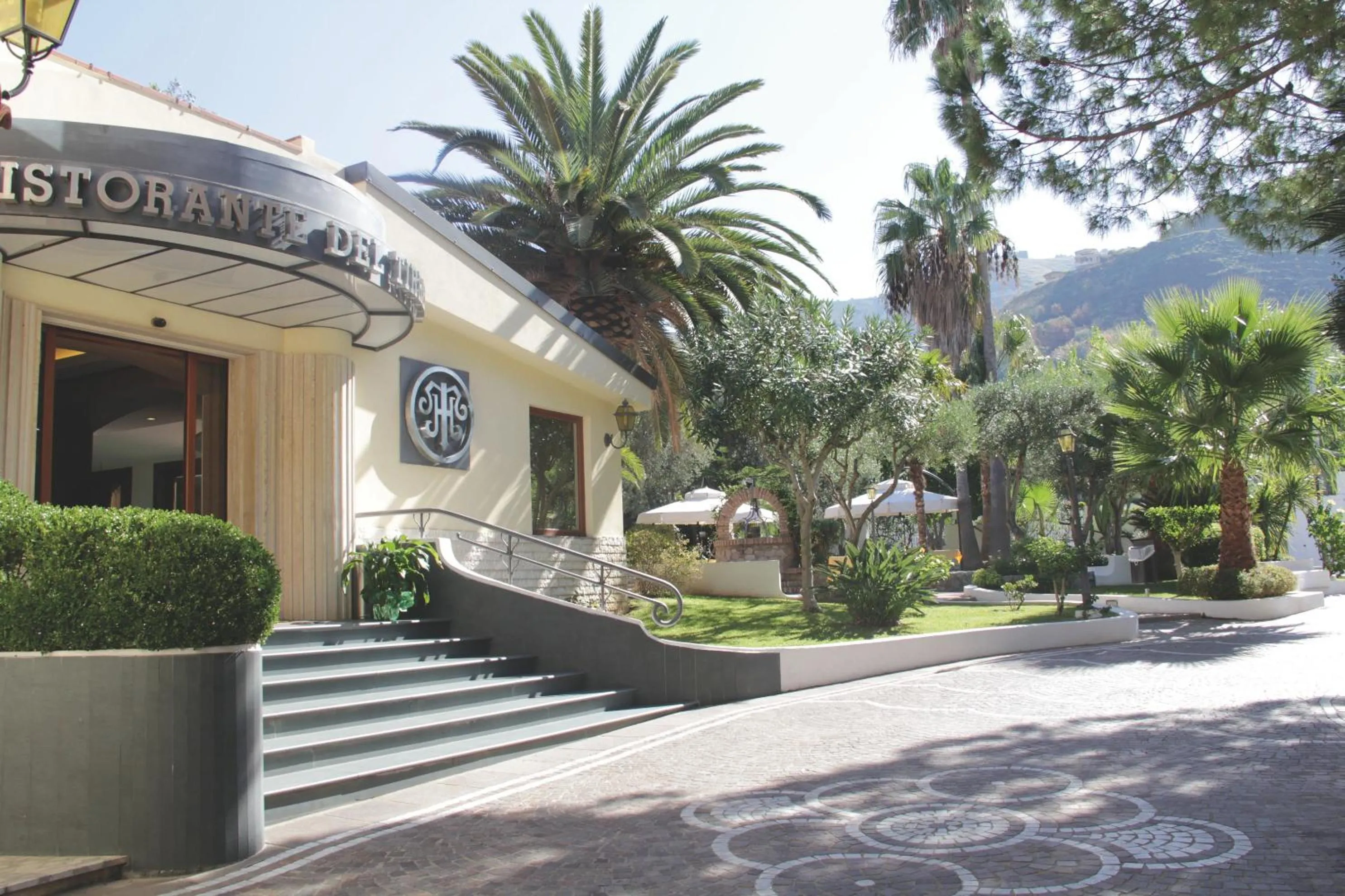 Facade/entrance in Hotel Tirreno