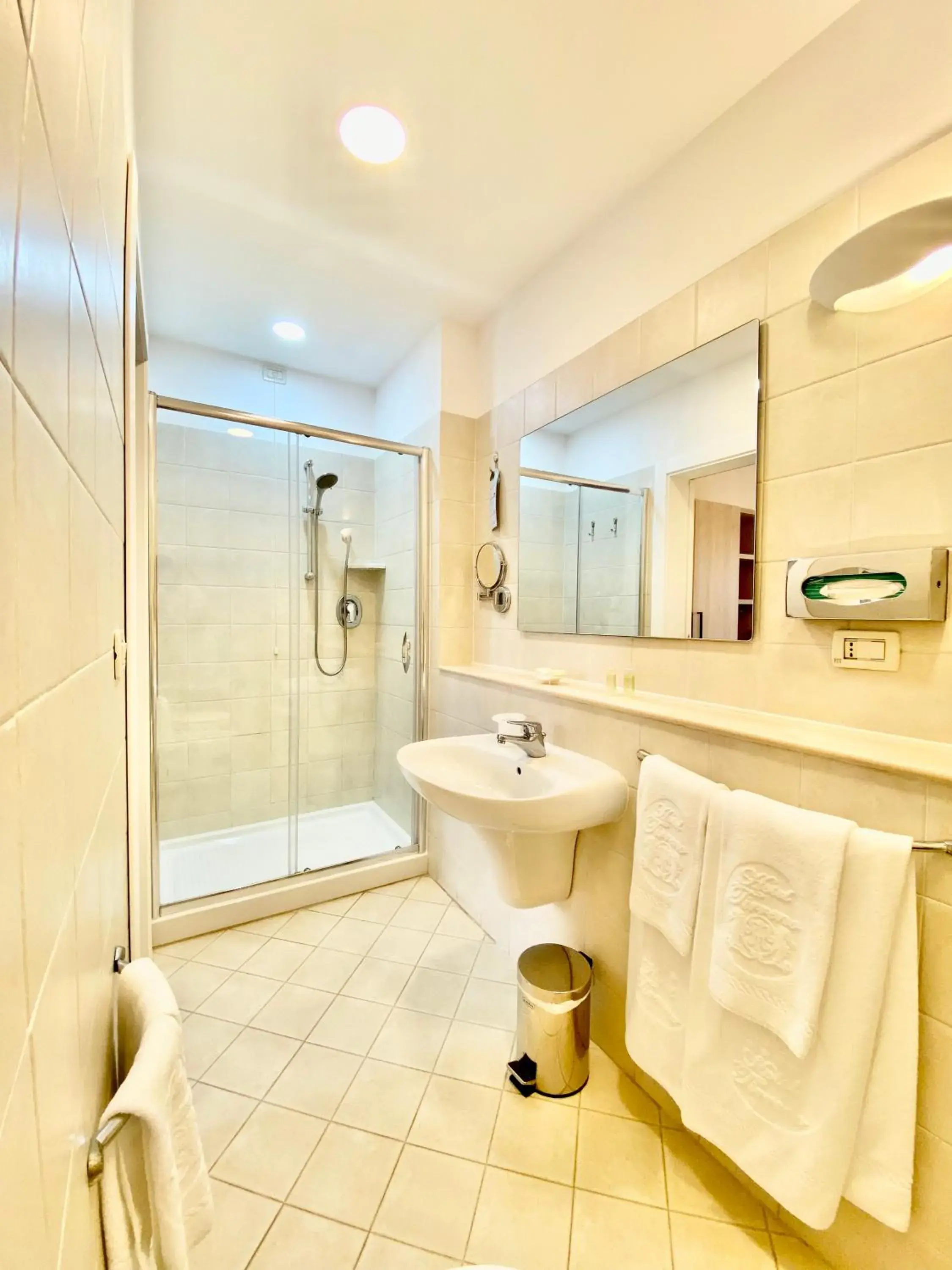 Bathroom in Hotel Tirreno Bathroom in Hotel Tirreno