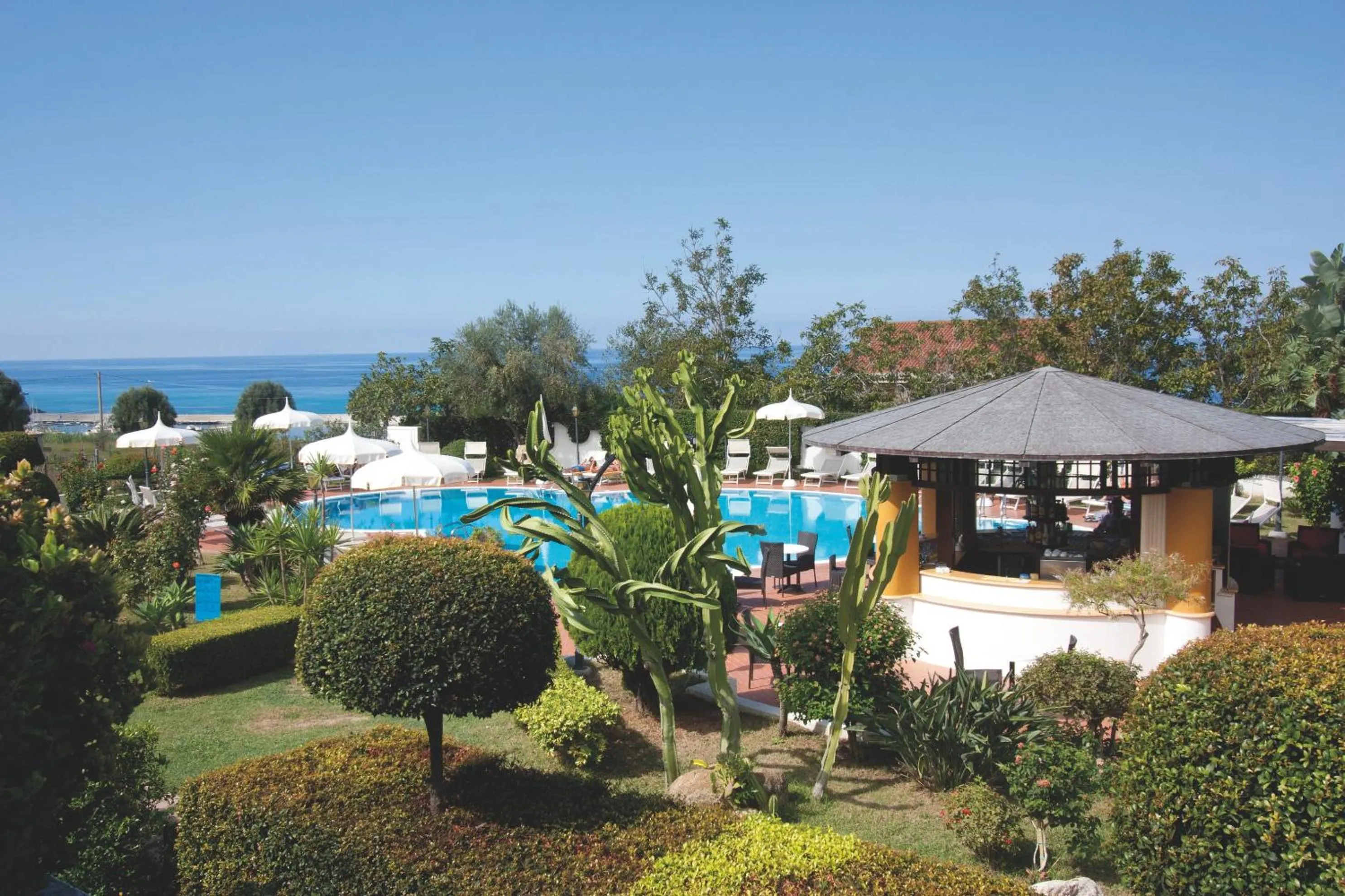 Swimming pool in Hotel Tirreno