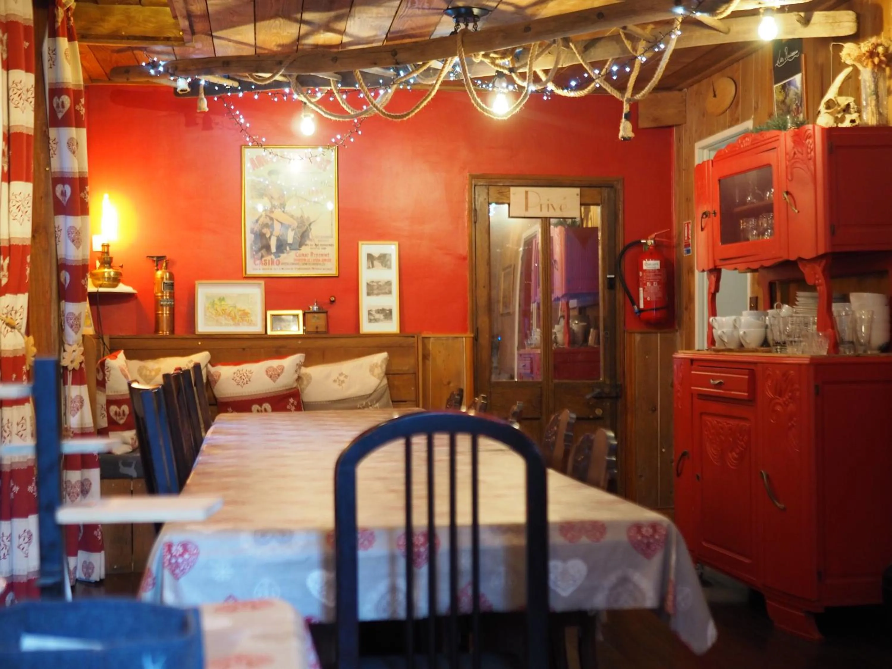 Restaurant/places to eat, Bed in Les Ruisseaux