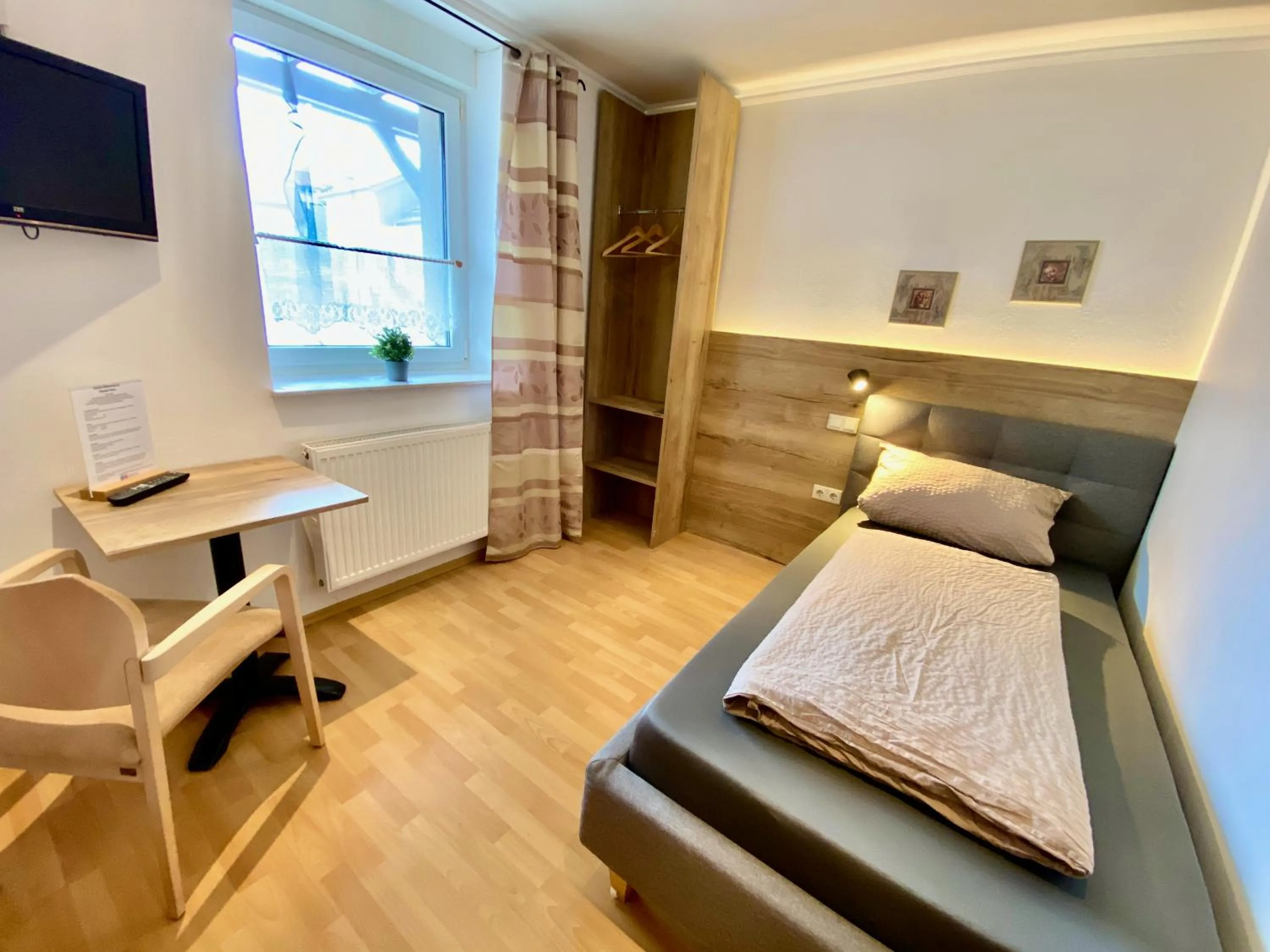 Photo of the whole room, Bed in Almehof Thöne