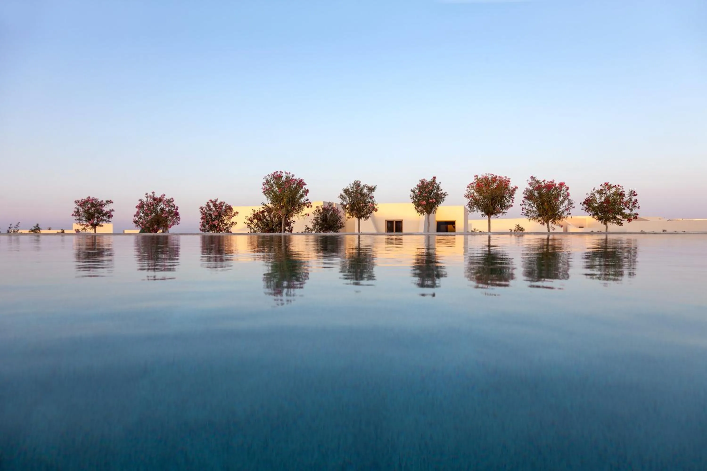 Swimming pool in Noūs Santorini