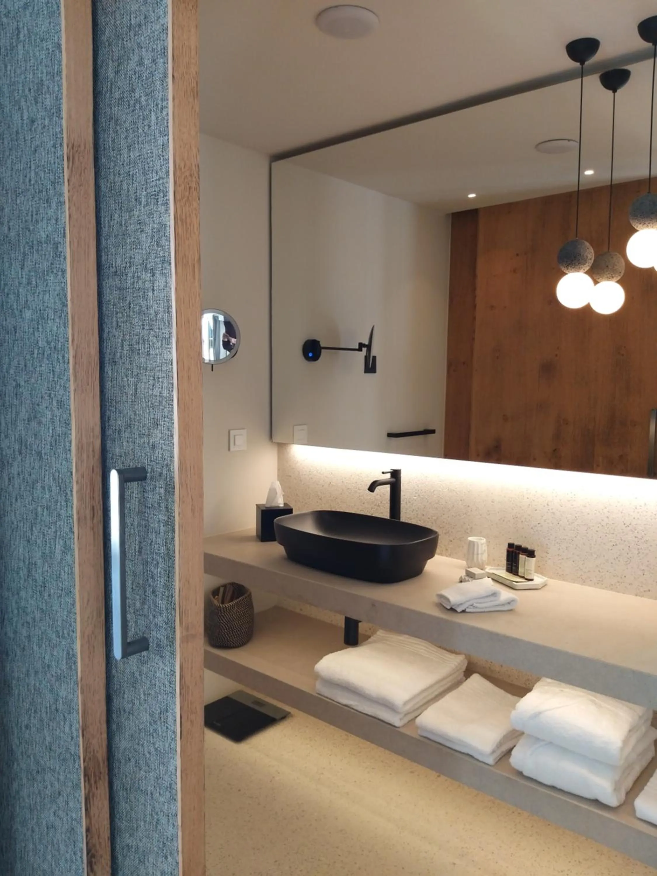 Bathroom in Noūs Santorini