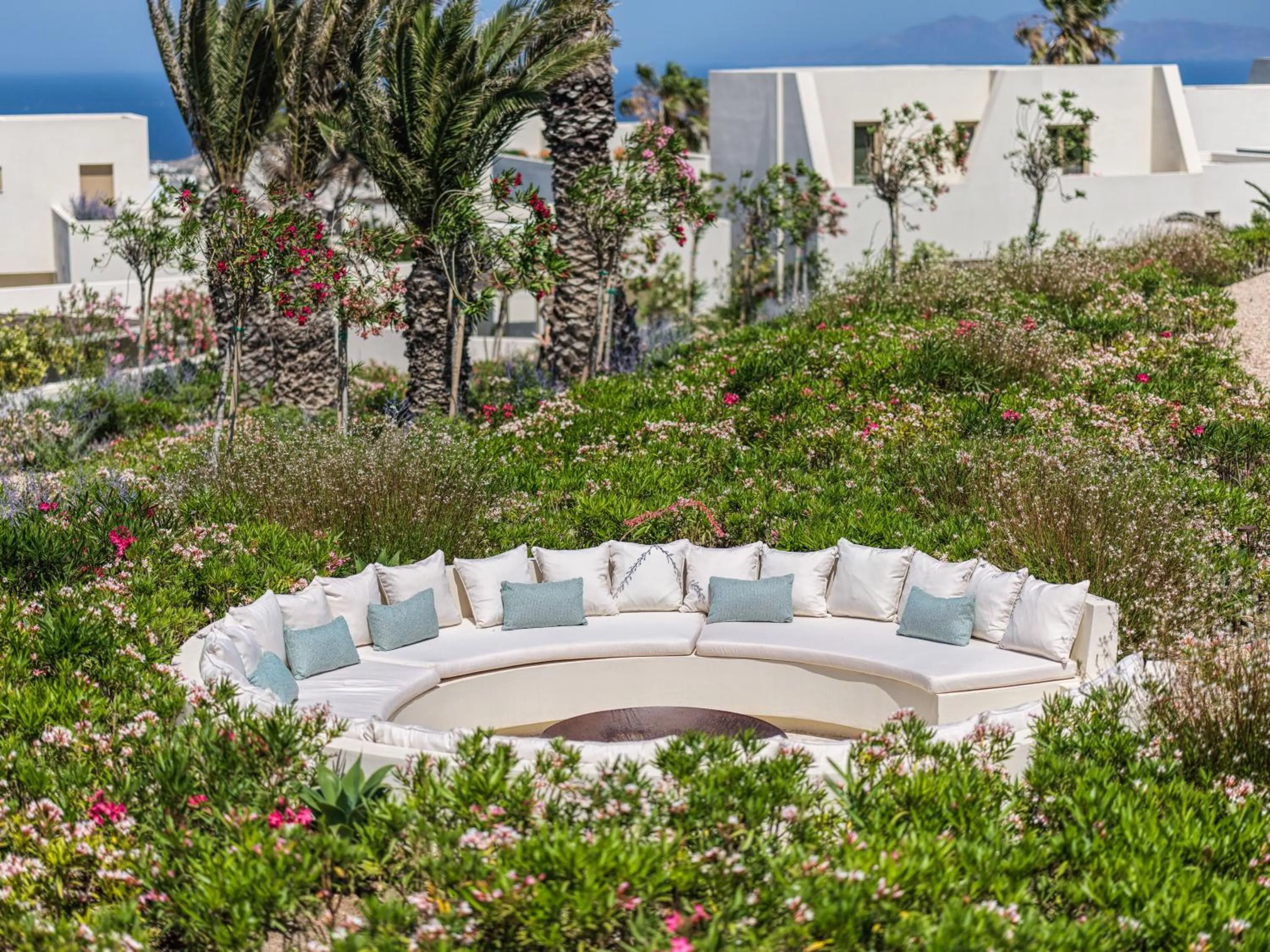 Property building in Noūs Santorini