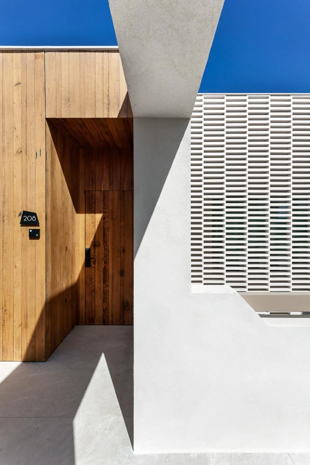 Facade/entrance in Noūs Santorini