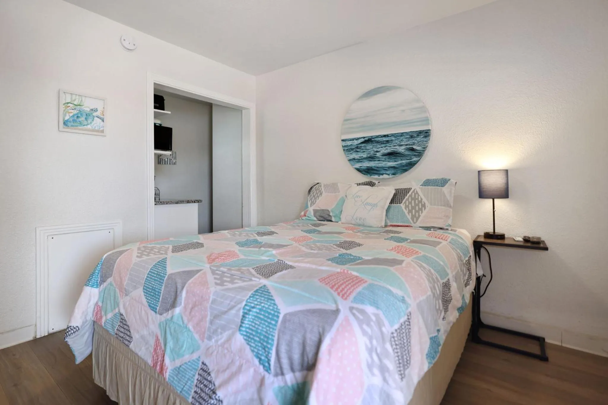 Bedroom in Sun Island Motel