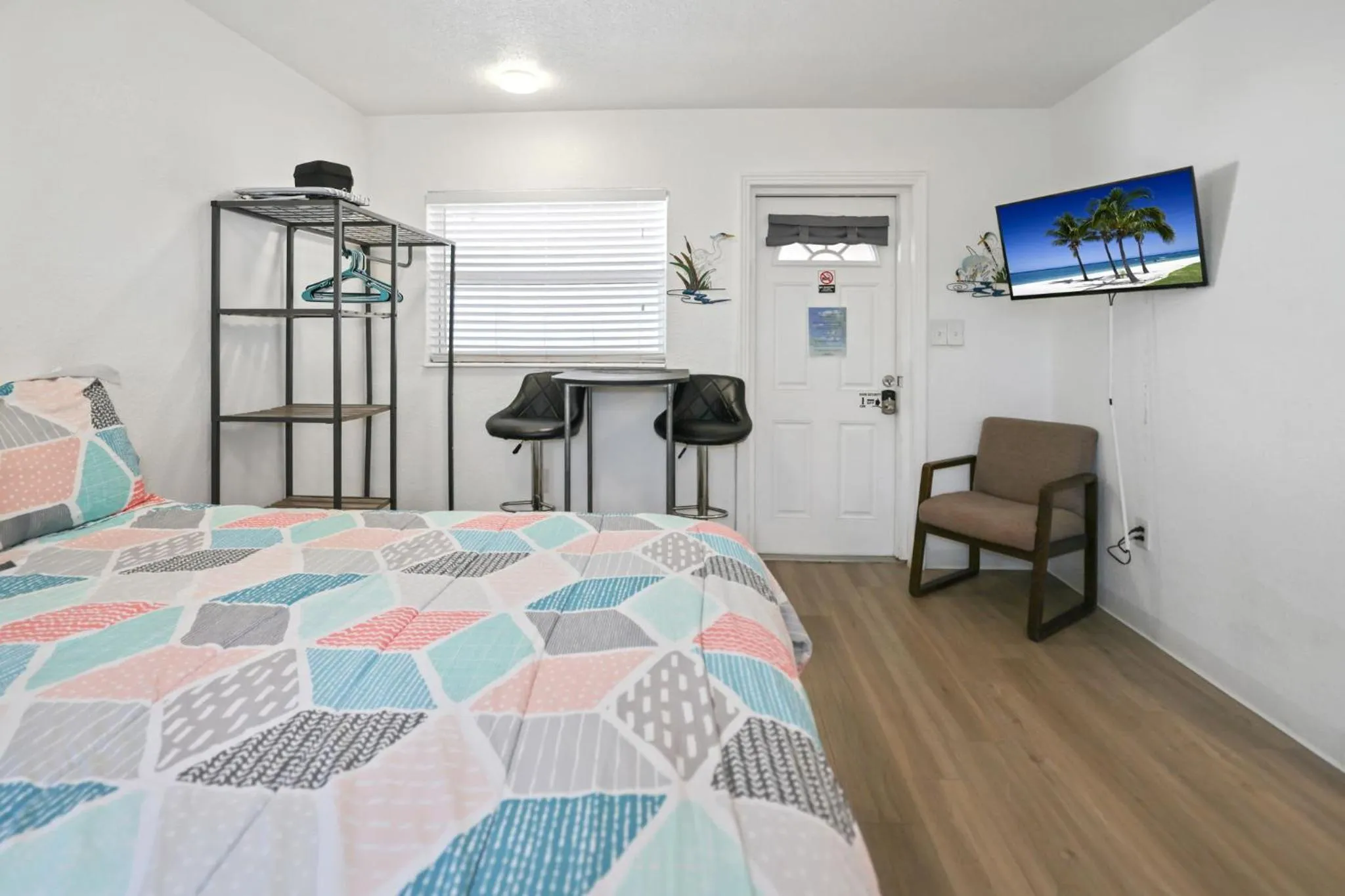 Bedroom in Sun Island Motel