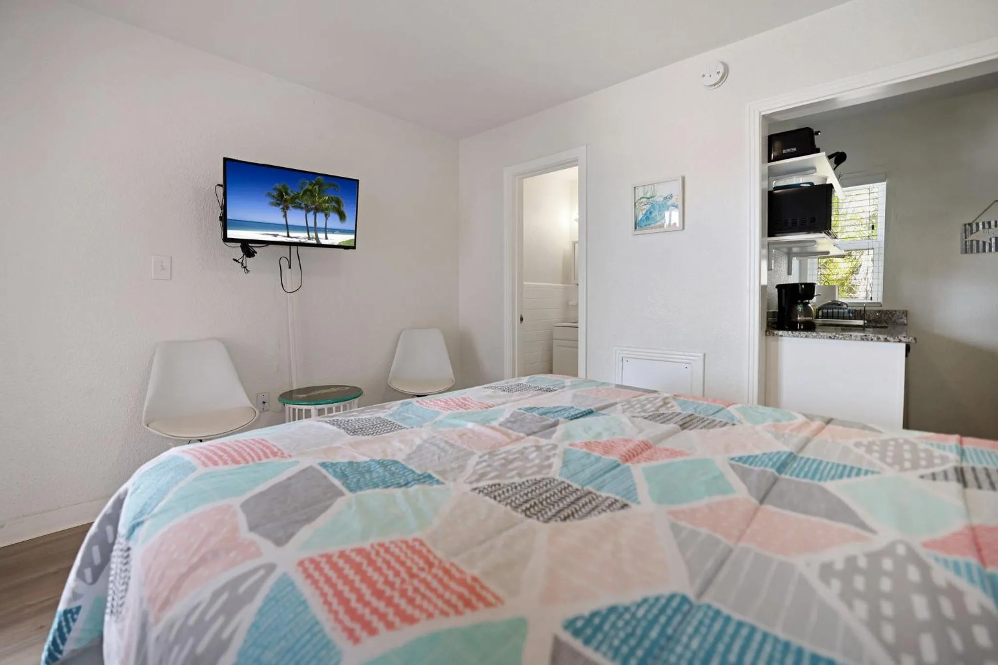 Bedroom in Sun Island Motel