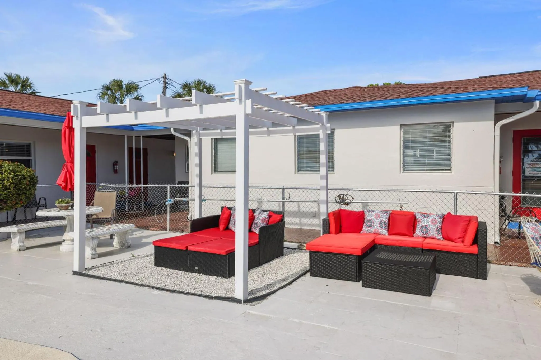 Patio in Sun Island Motel
