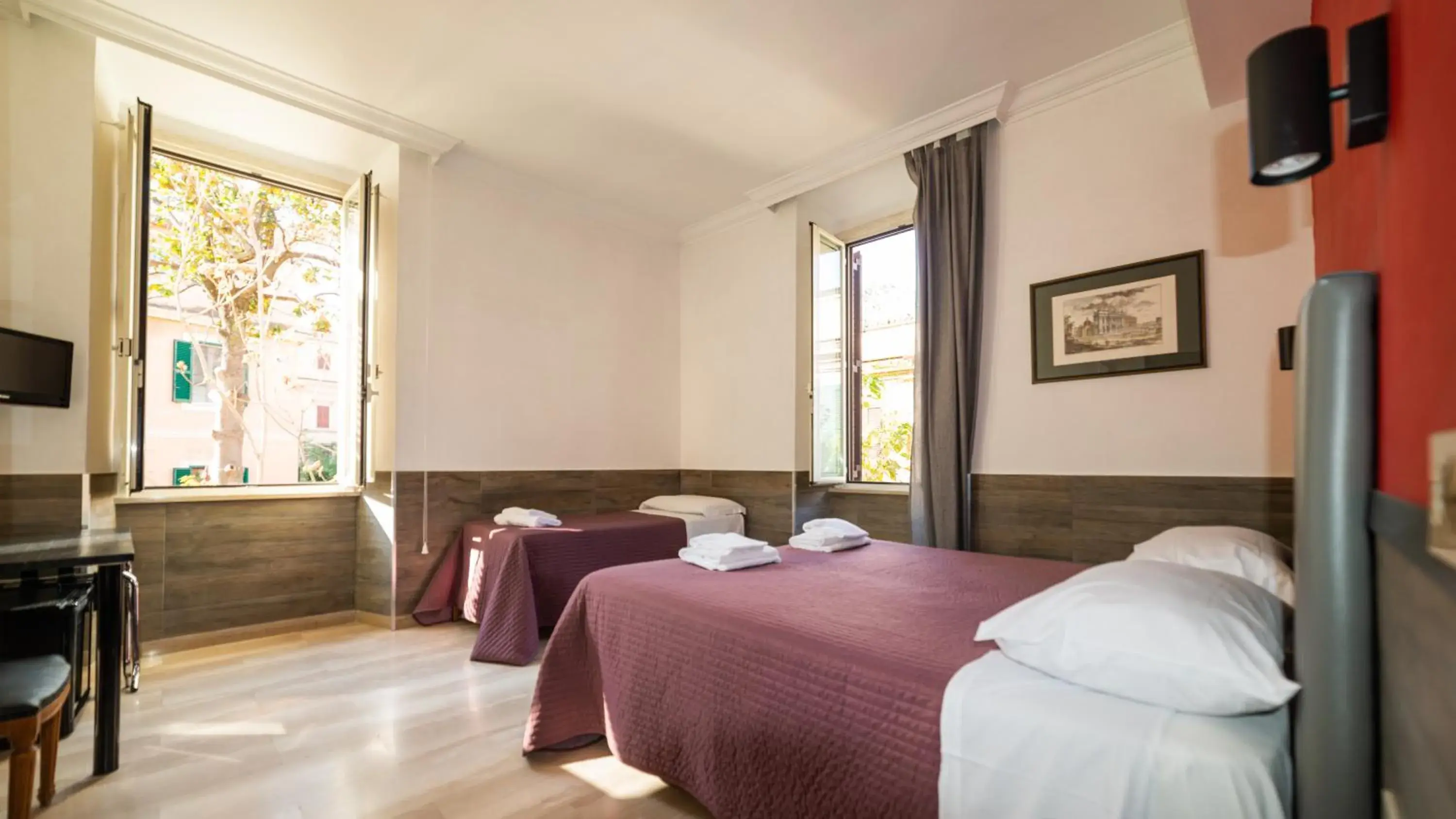 TV and multimedia, Bed in Hotel Center 1 TV and multimedia, Bed in Hotel Center 1