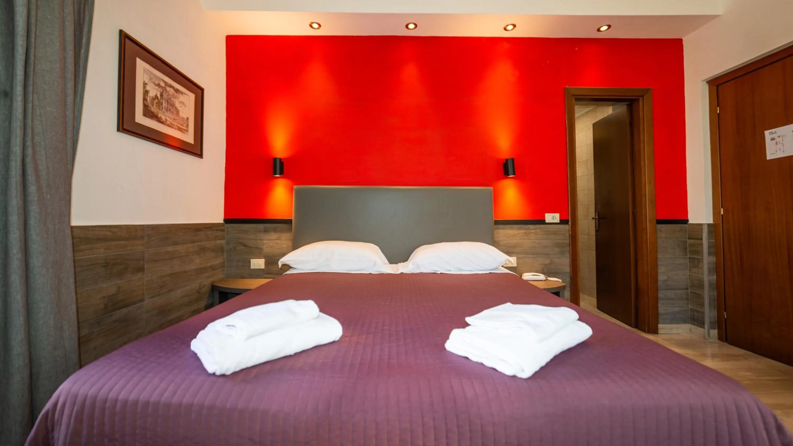 towels, Bed in Hotel Center 1